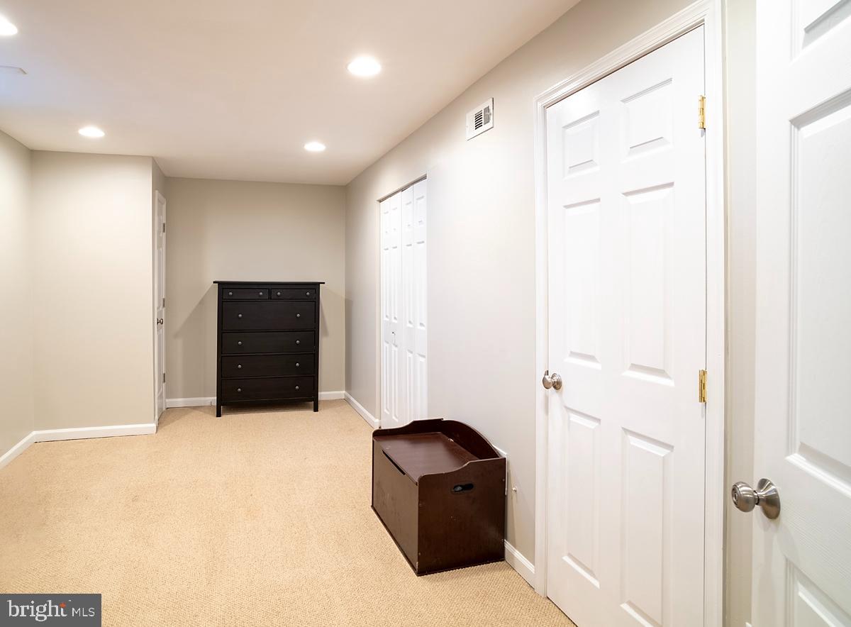 WILLIAMS KNOLL - Residential