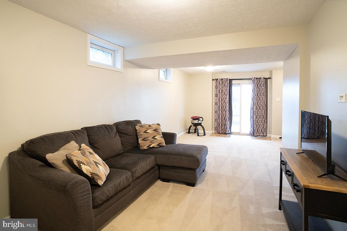 WILLIAMS KNOLL - Residential