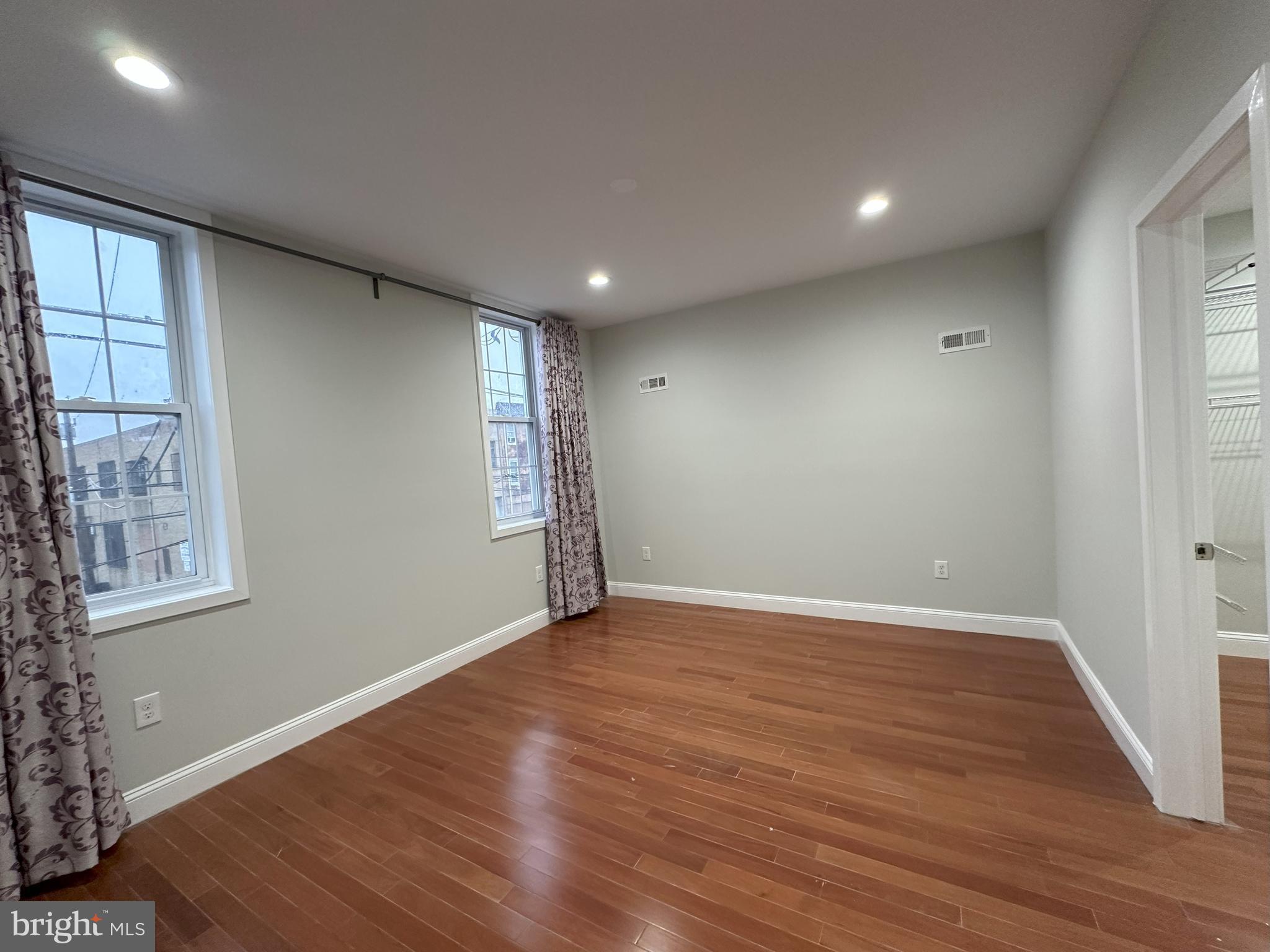 PHILADELPHIA (SOUTH) - Residential