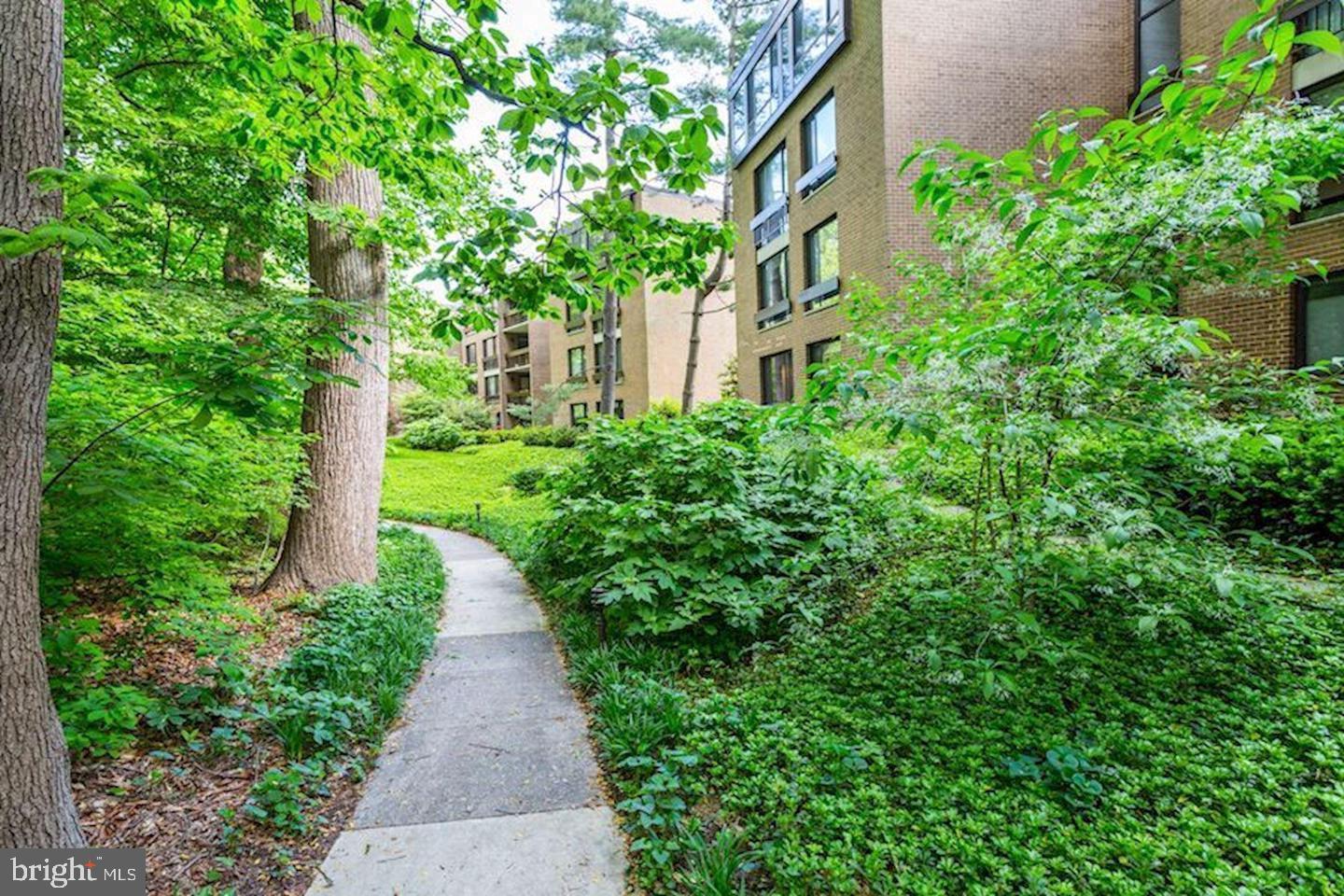 SUMNER VILLAGE - Residential Lease