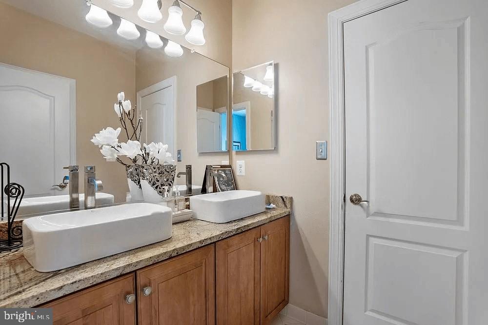 OAK CREEK CLUB - Residential Lease