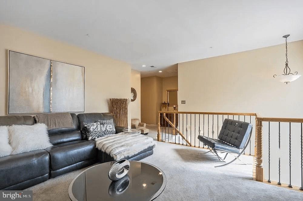 OAK CREEK CLUB - Residential Lease