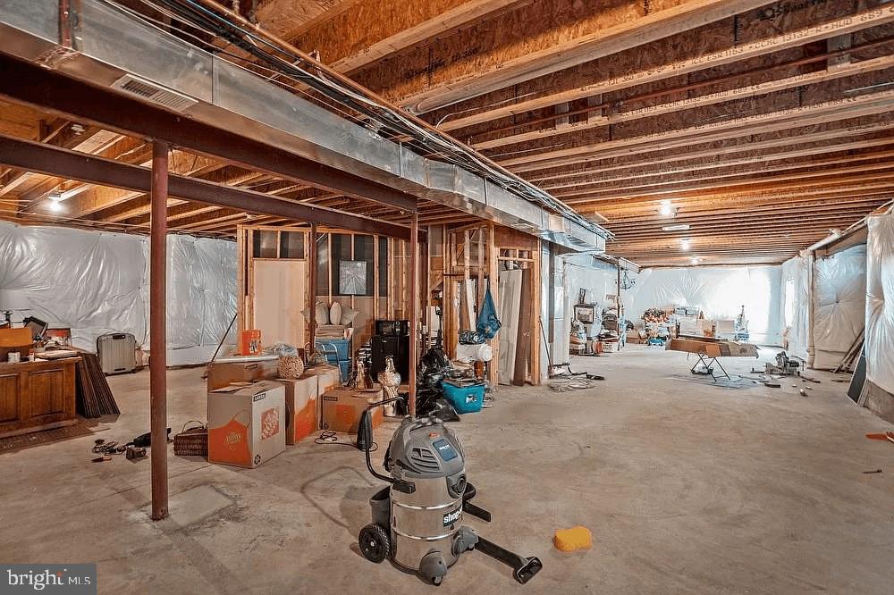 OAK CREEK CLUB - Residential Lease