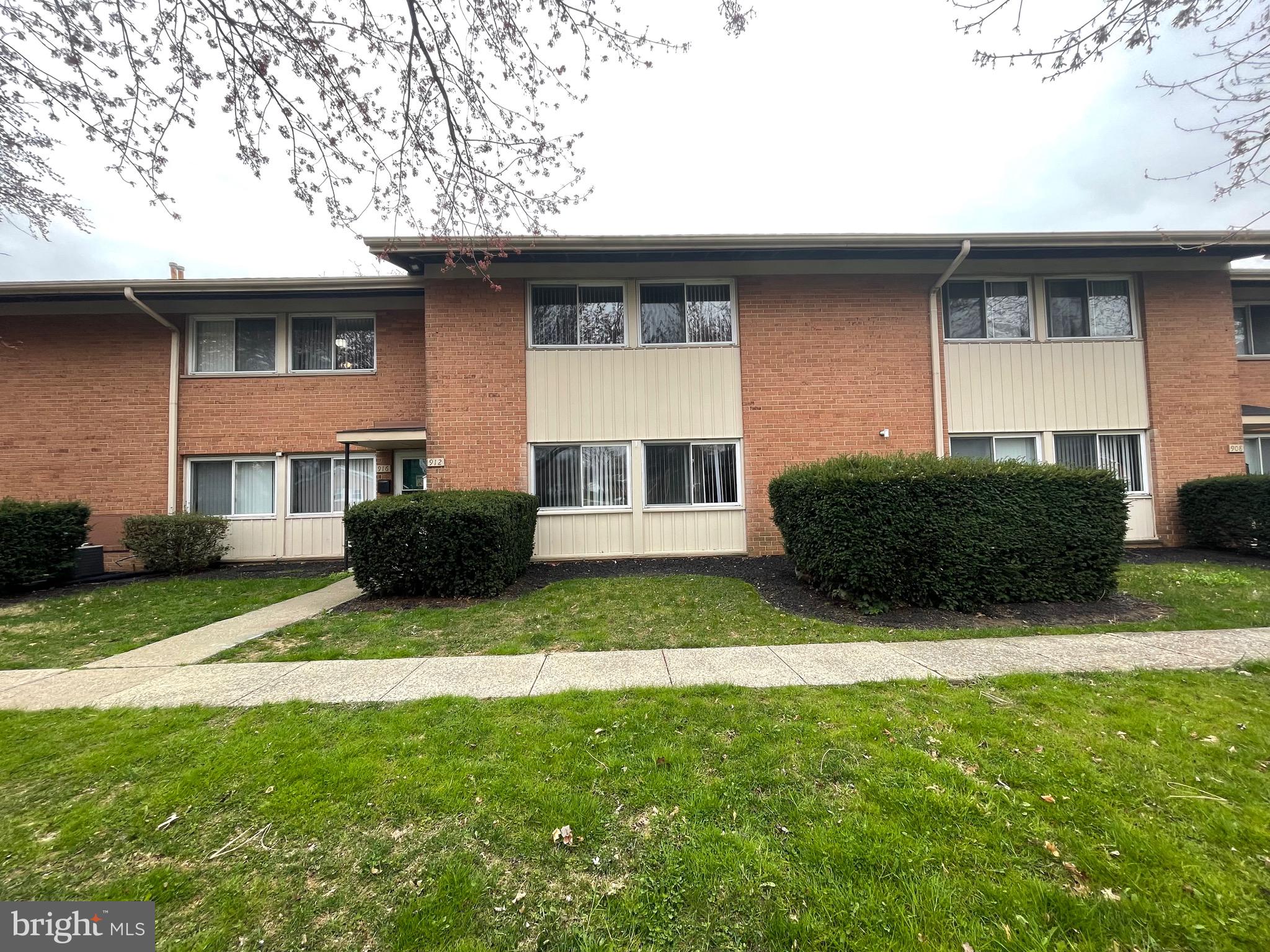 NORTHSIDE TOWNHOUSE APARTMENTS - Residential Lease