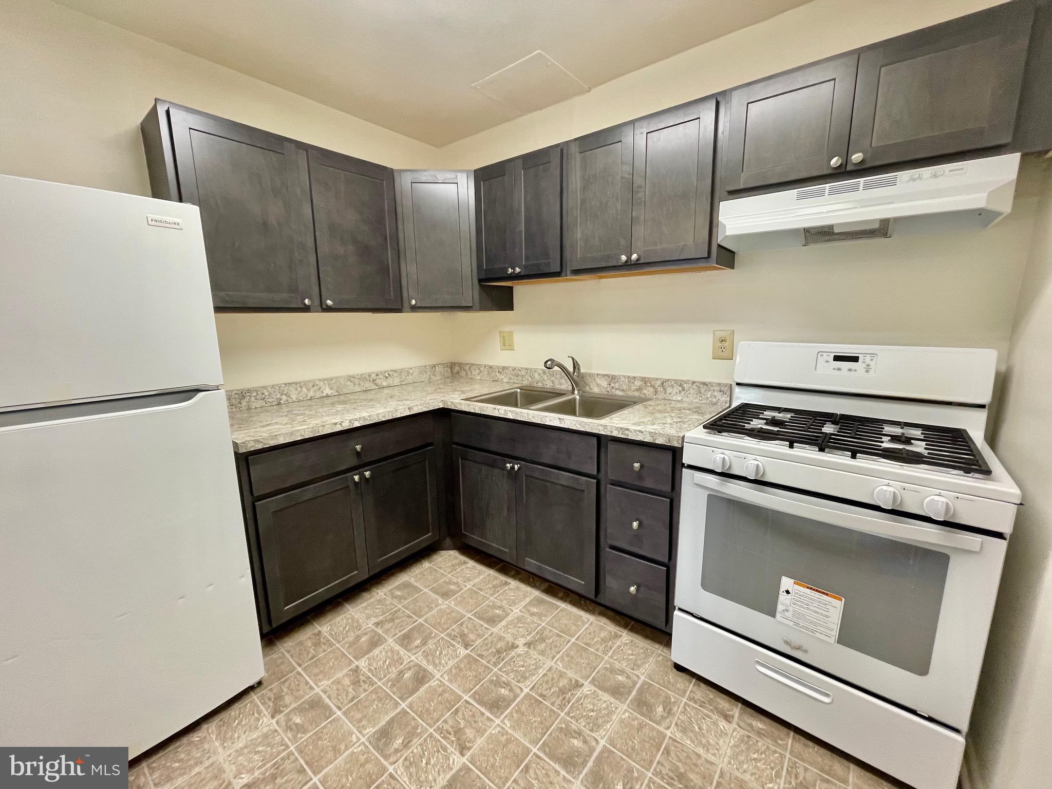 NORTHSIDE TOWNHOUSE APARTMENTS - Residential Lease