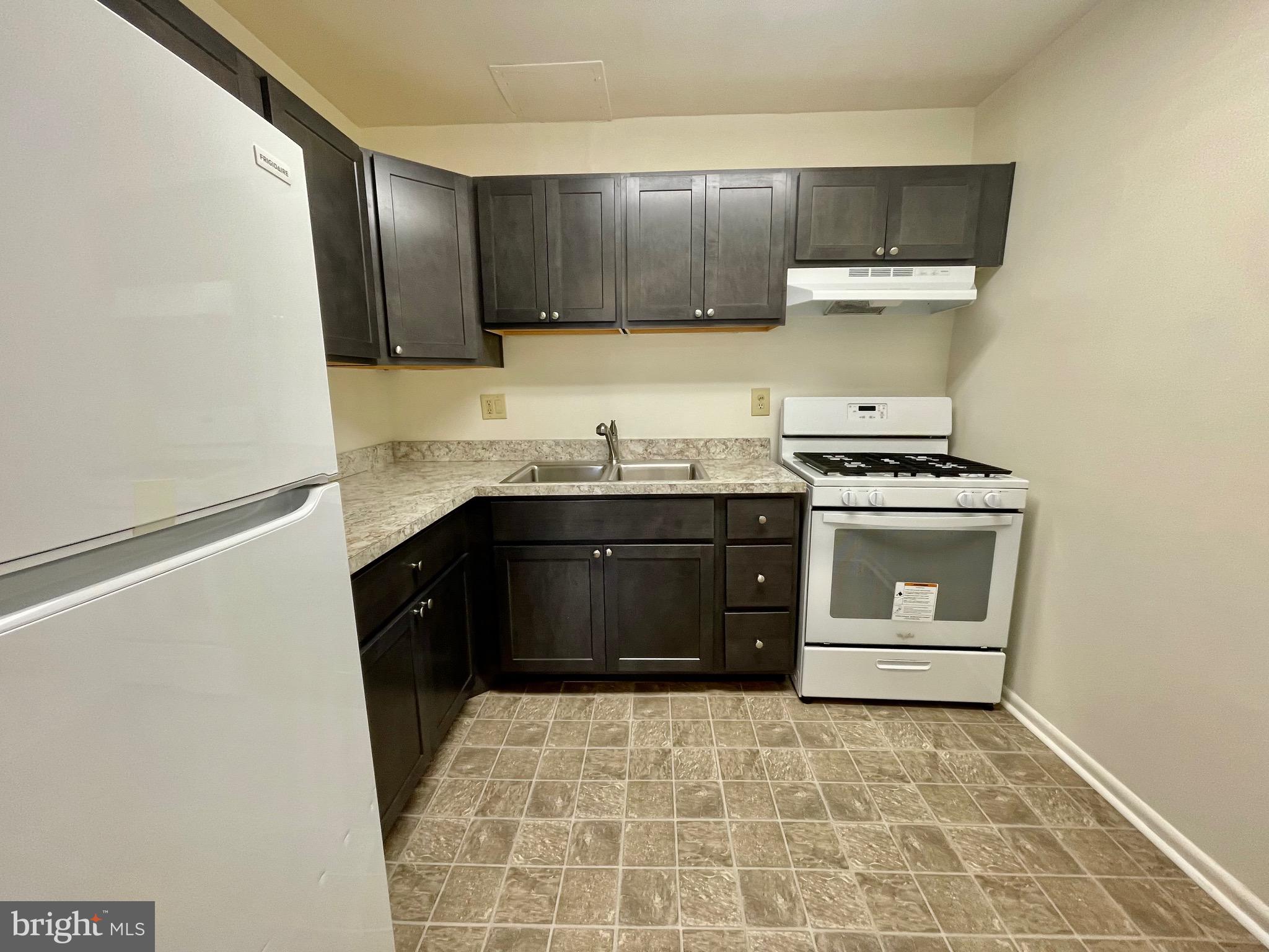 NORTHSIDE TOWNHOUSE APARTMENTS - Residential Lease