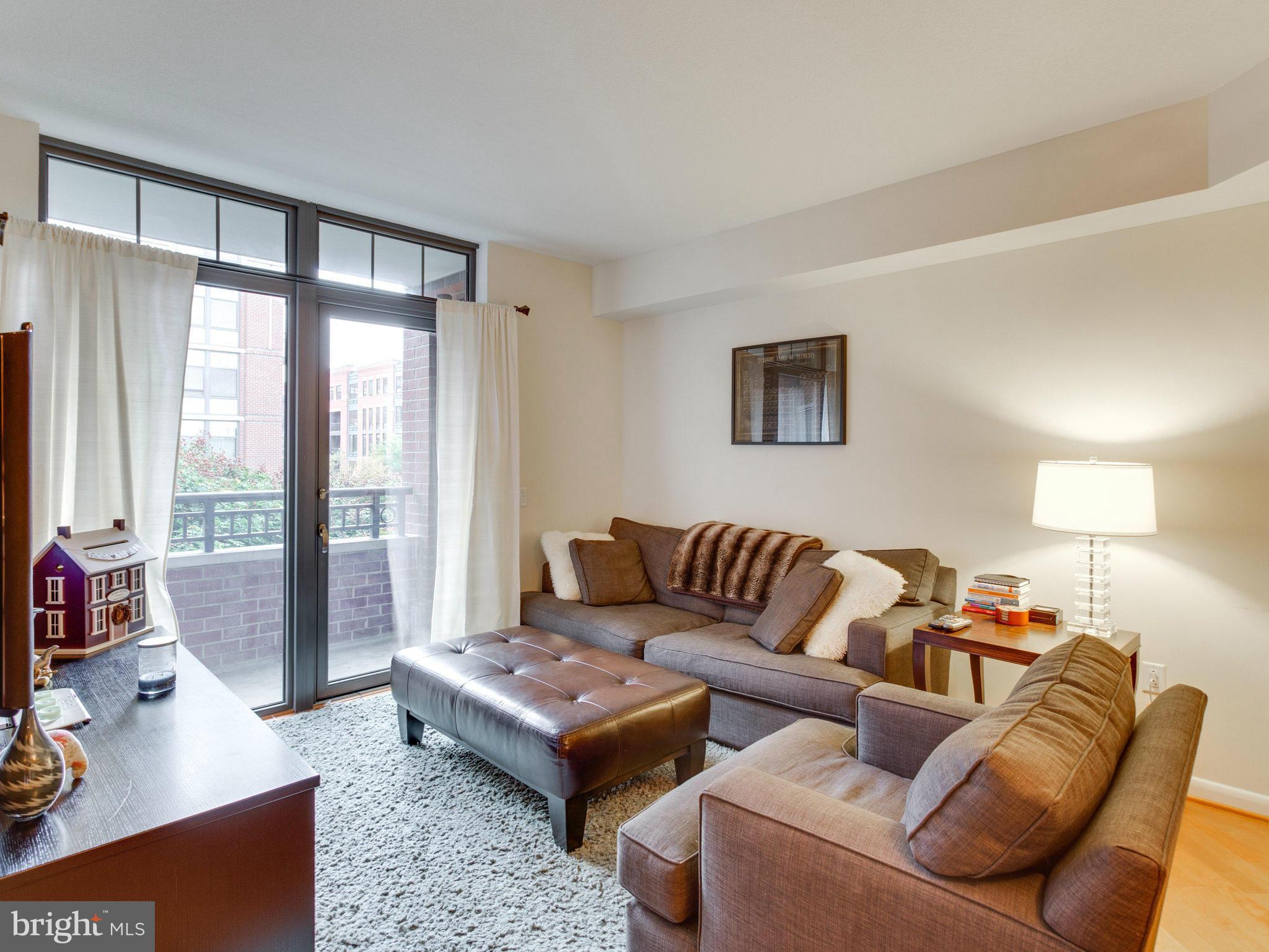 CLARENDON 1021 - Residential