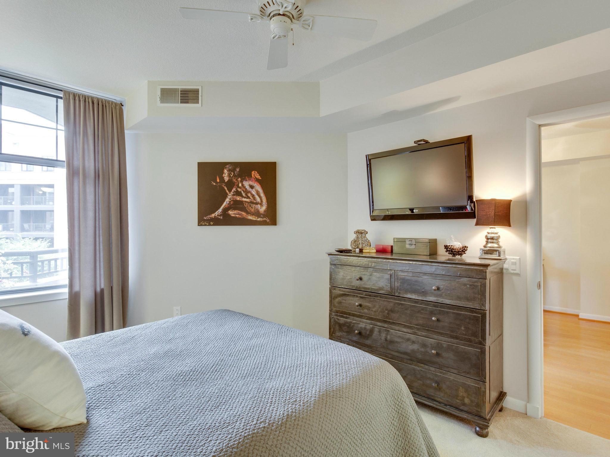 CLARENDON 1021 - Residential