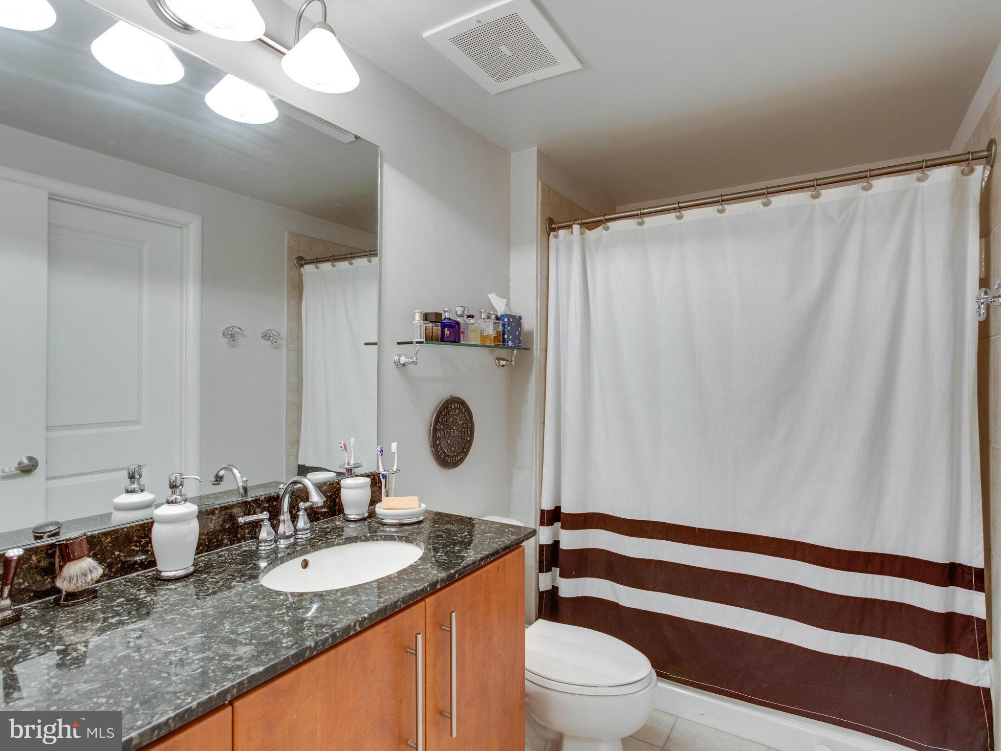 CLARENDON 1021 - Residential