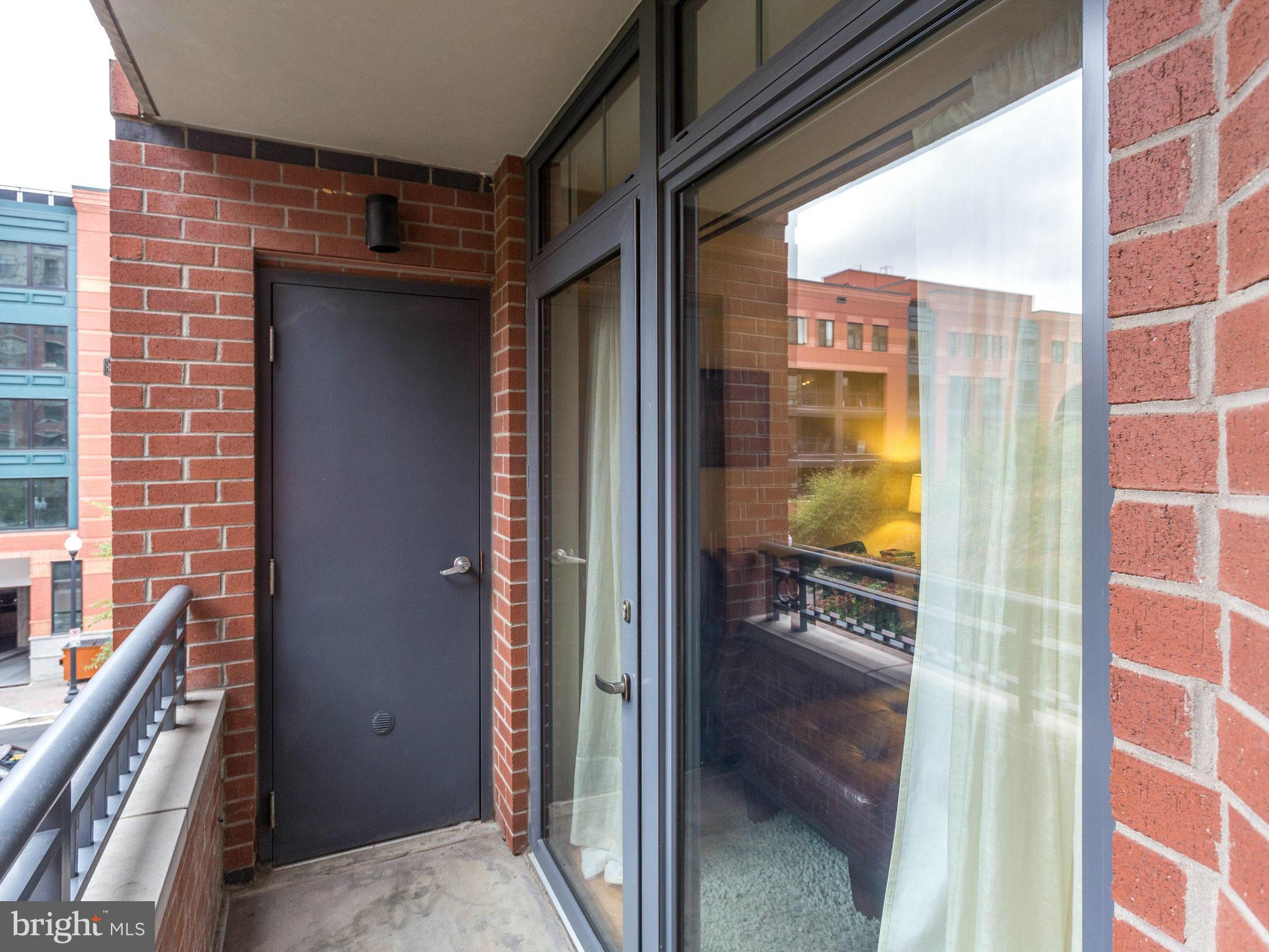 CLARENDON 1021 - Residential