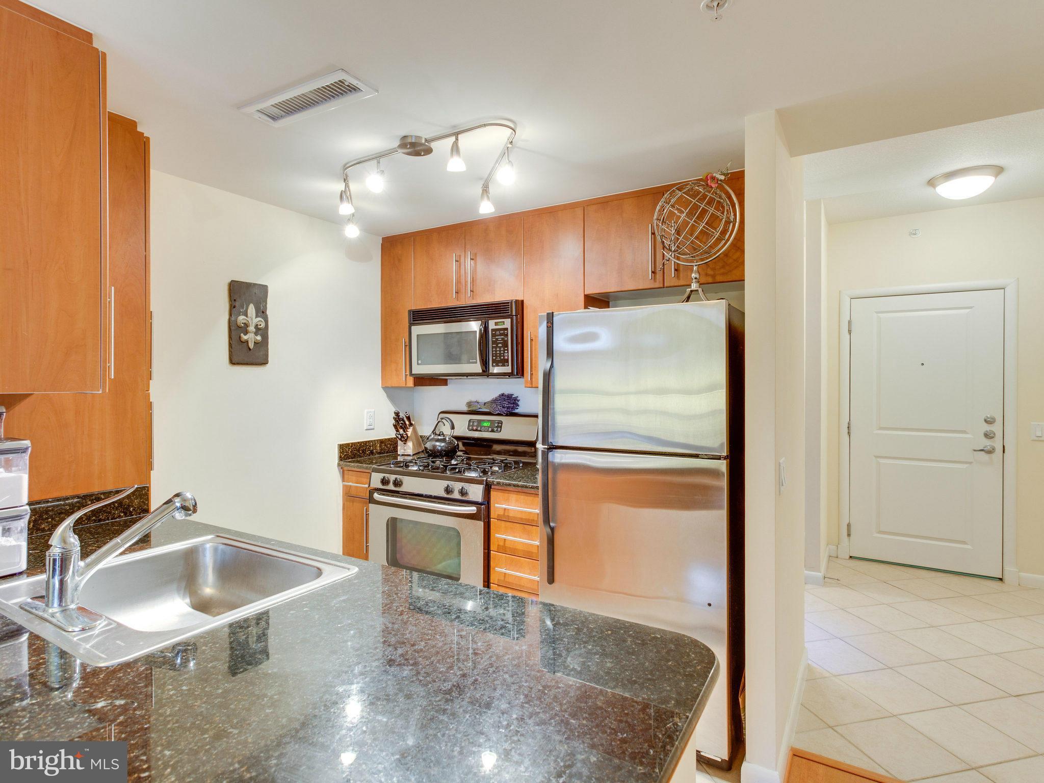 CLARENDON 1021 - Residential