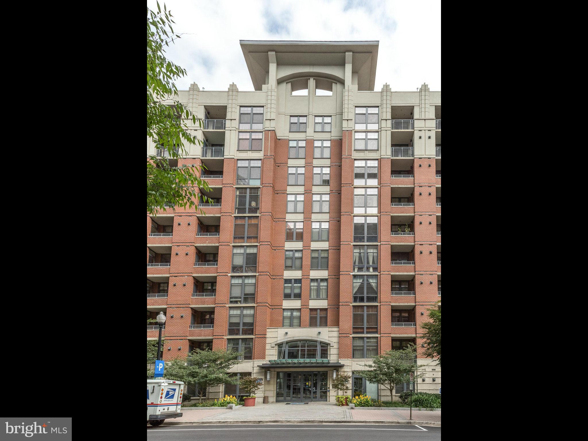 CLARENDON 1021 - Residential