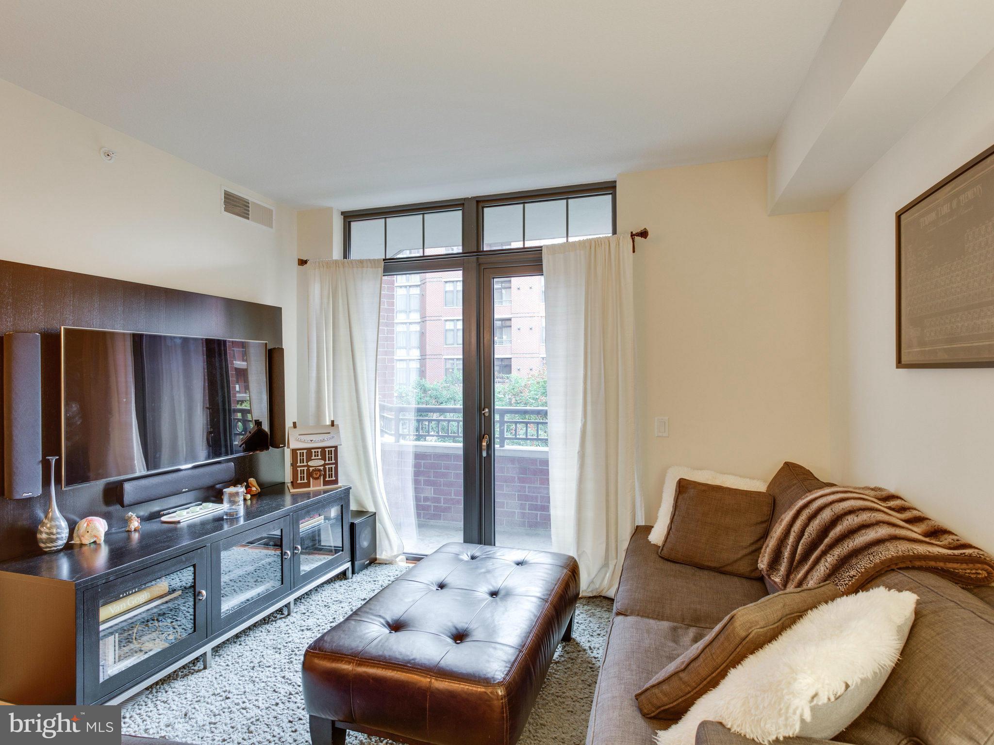 CLARENDON 1021 - Residential