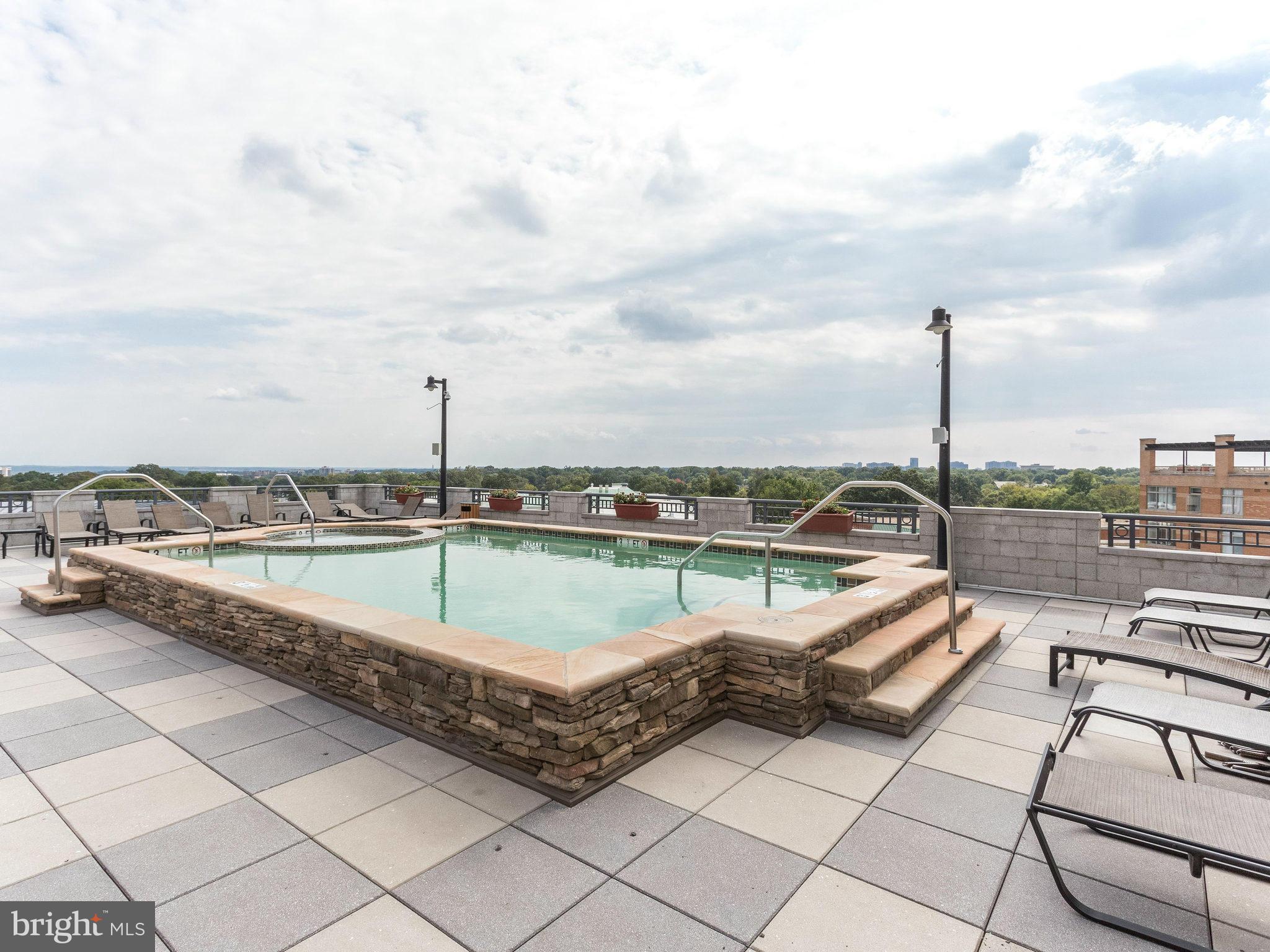 CLARENDON 1021 - Residential