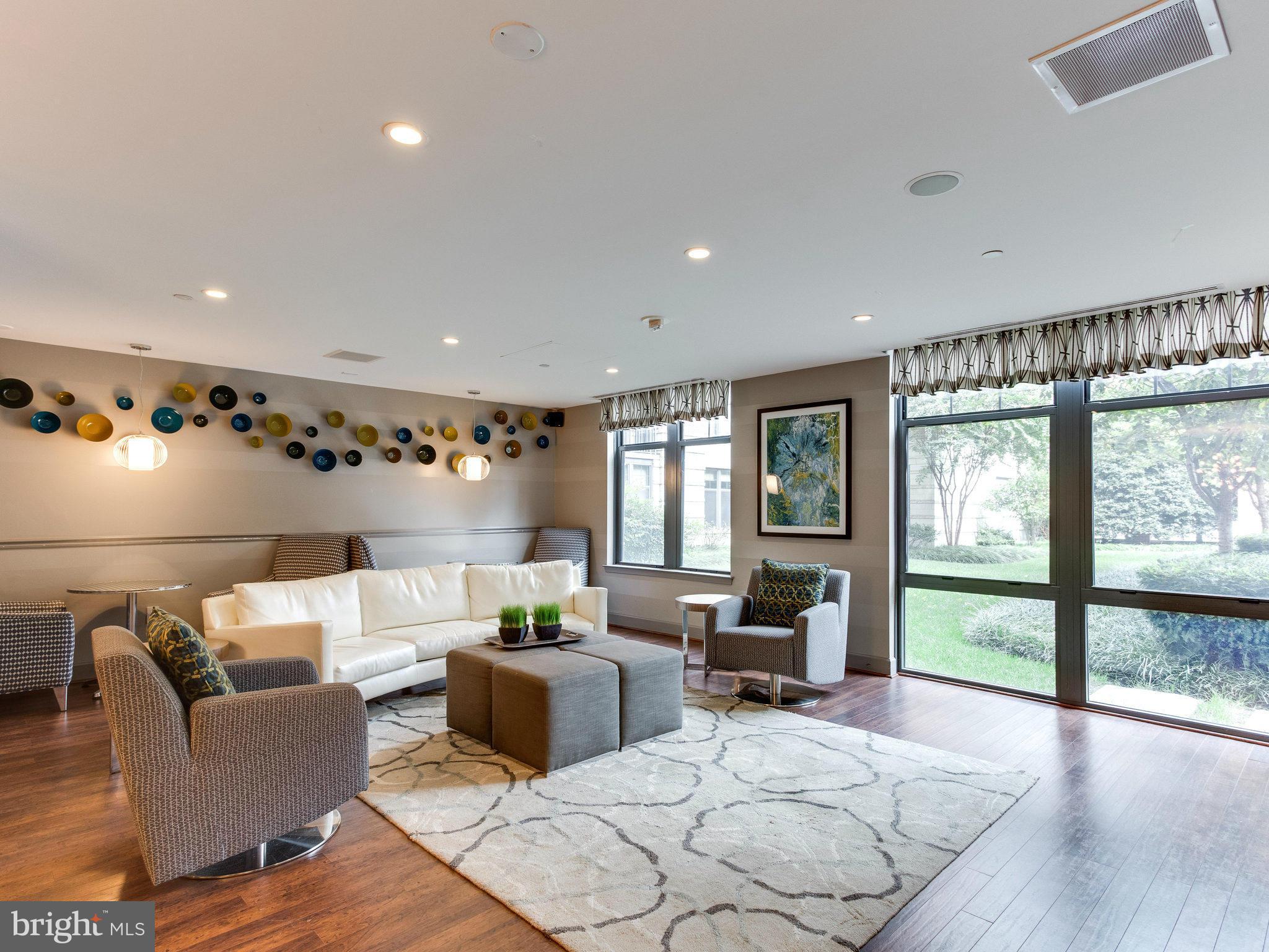 CLARENDON 1021 - Residential
