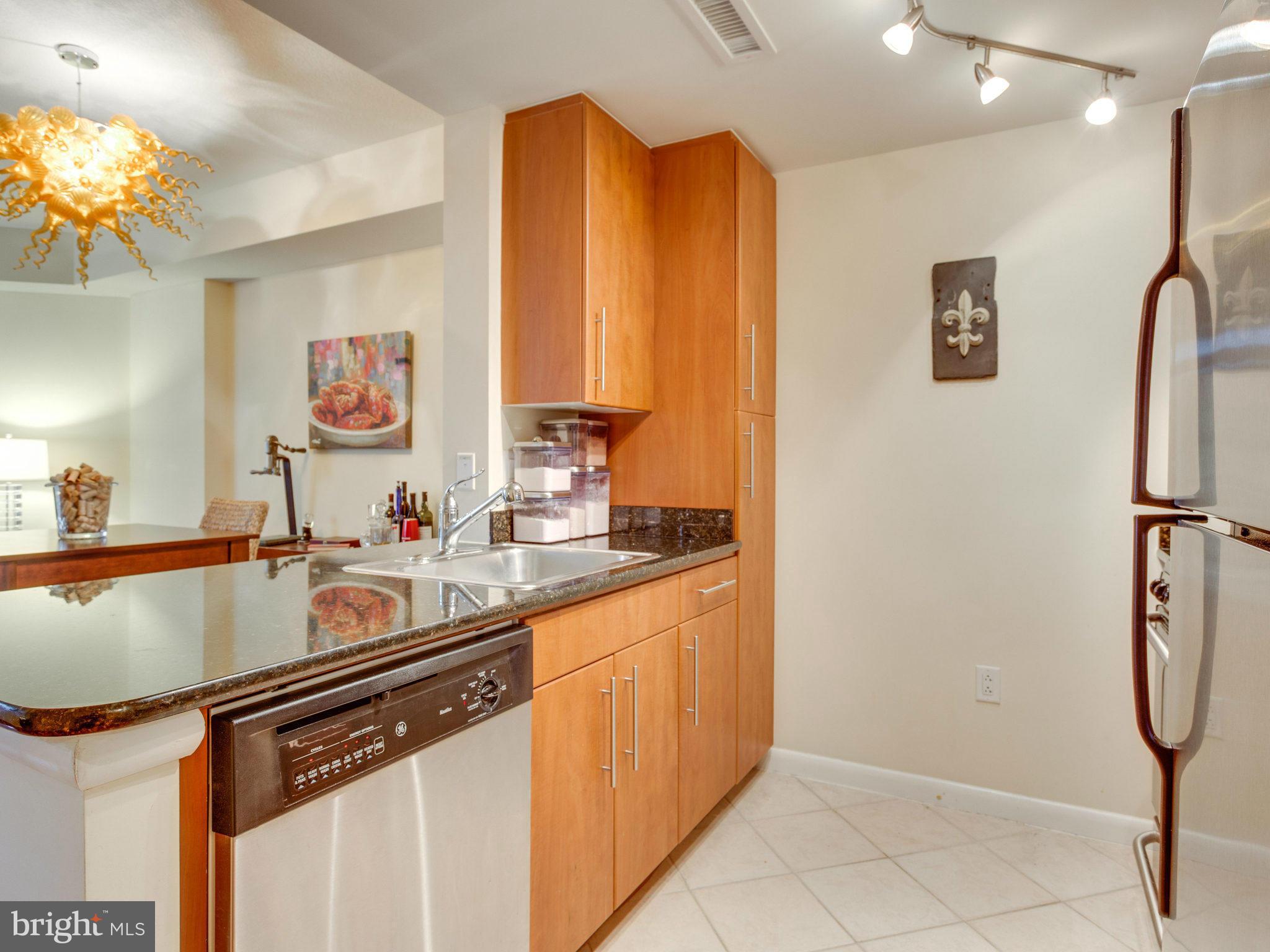 CLARENDON 1021 - Residential
