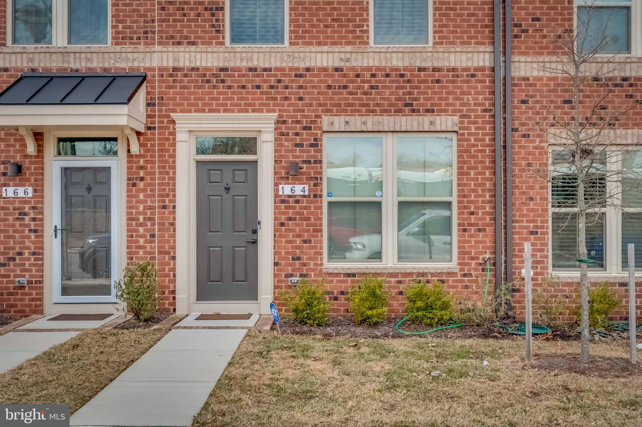 OLDHAM CROSSING - Residential Lease