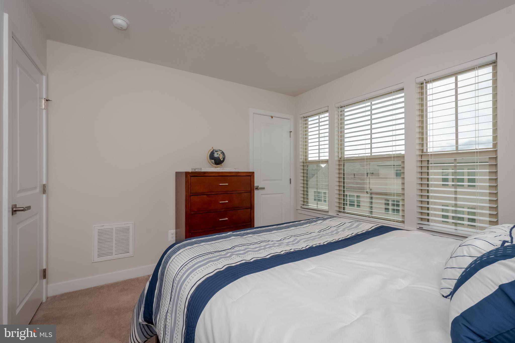 OLDHAM CROSSING - Residential Lease