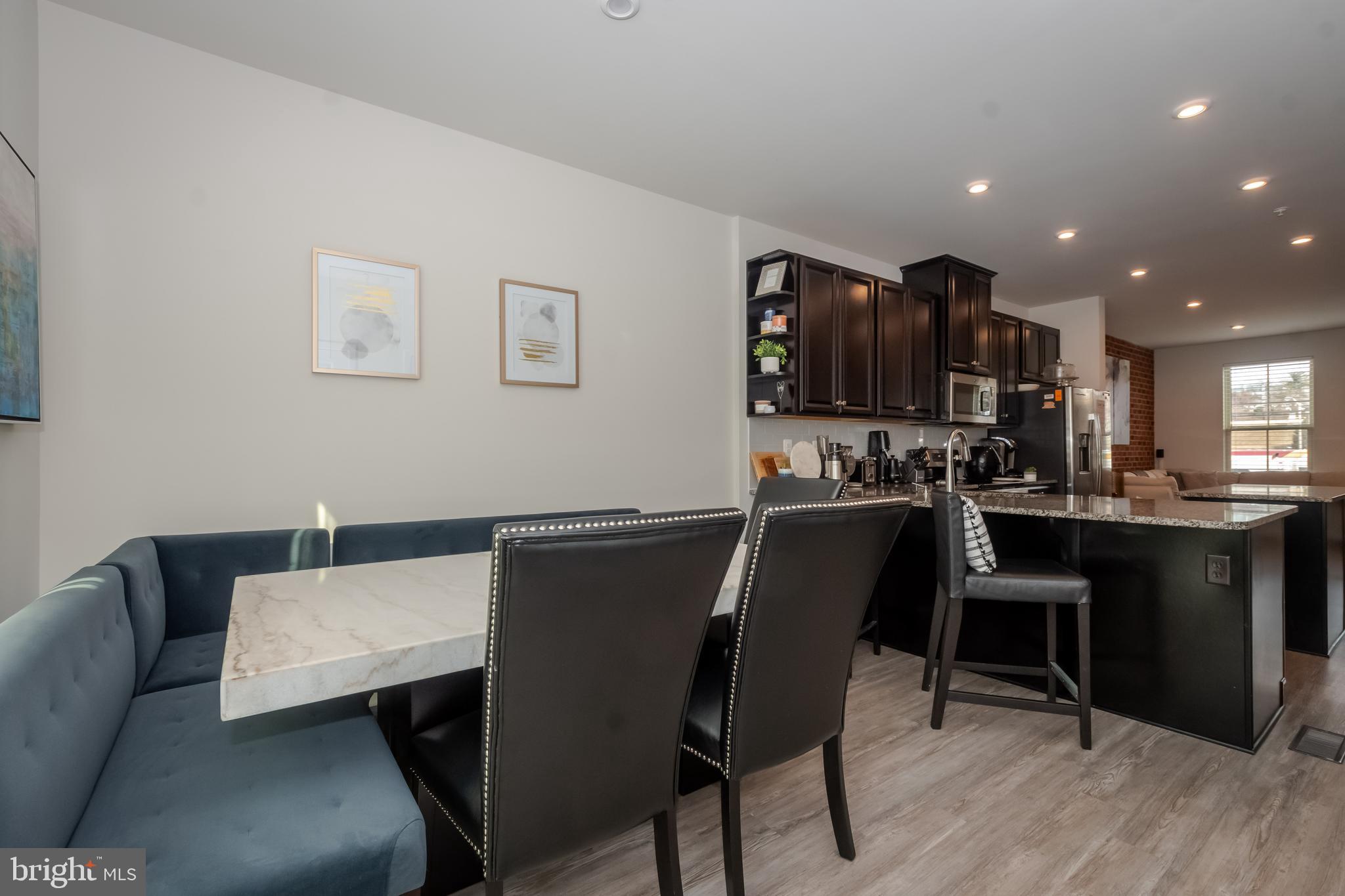 OLDHAM CROSSING - Residential Lease