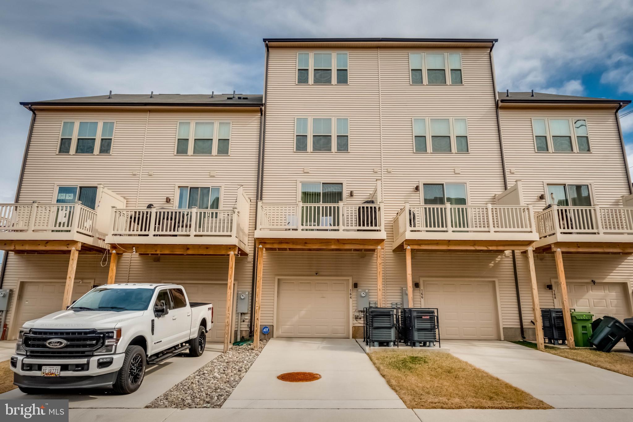 OLDHAM CROSSING - Residential Lease