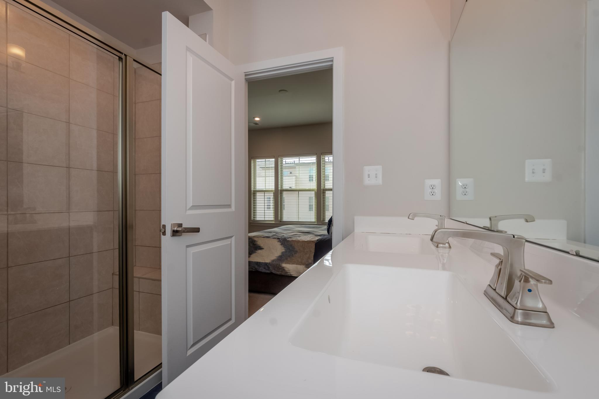 OLDHAM CROSSING - Residential Lease