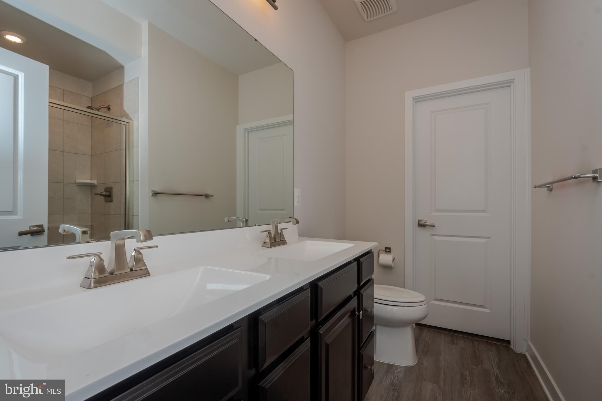 OLDHAM CROSSING - Residential Lease