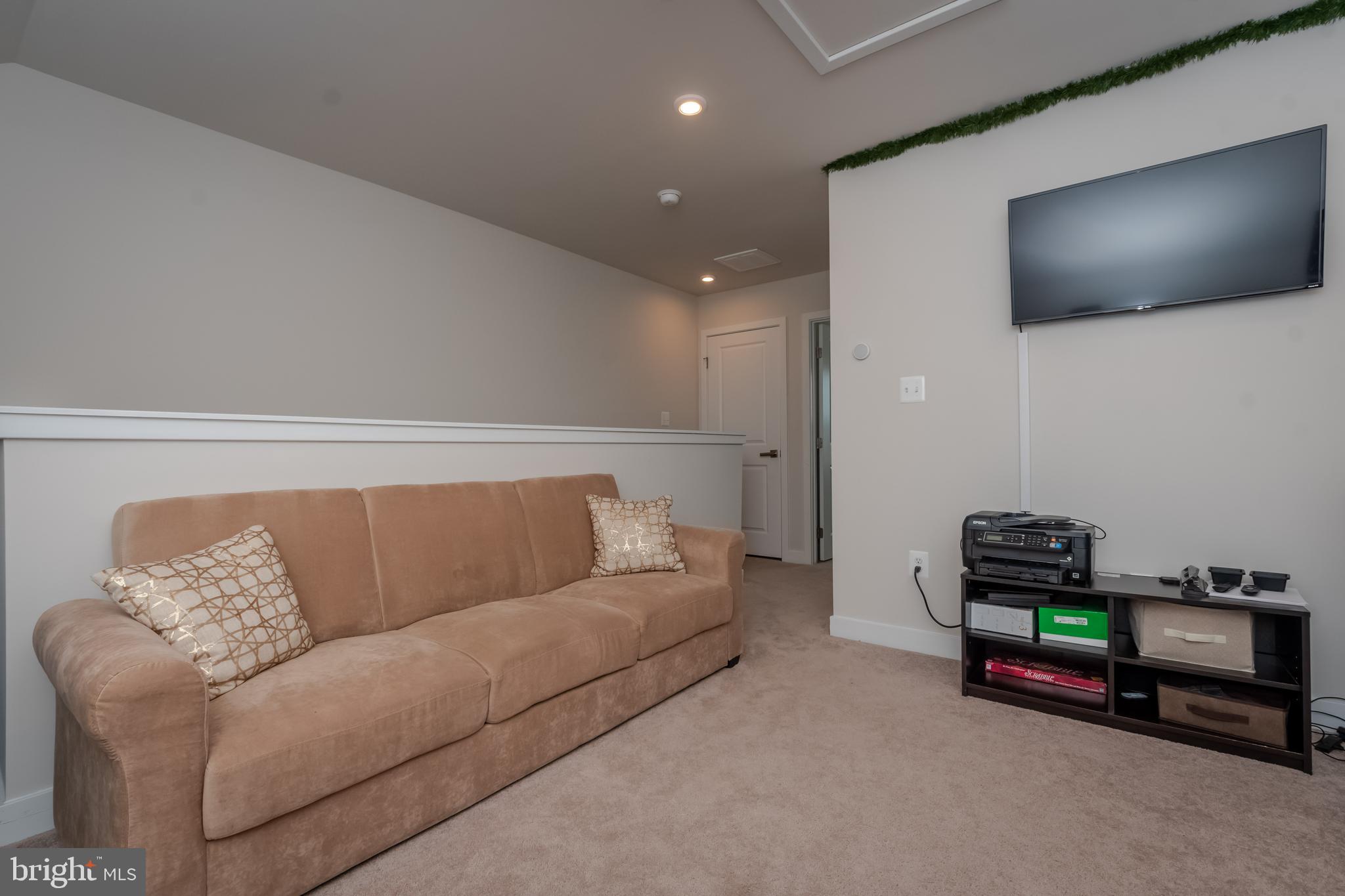 OLDHAM CROSSING - Residential Lease