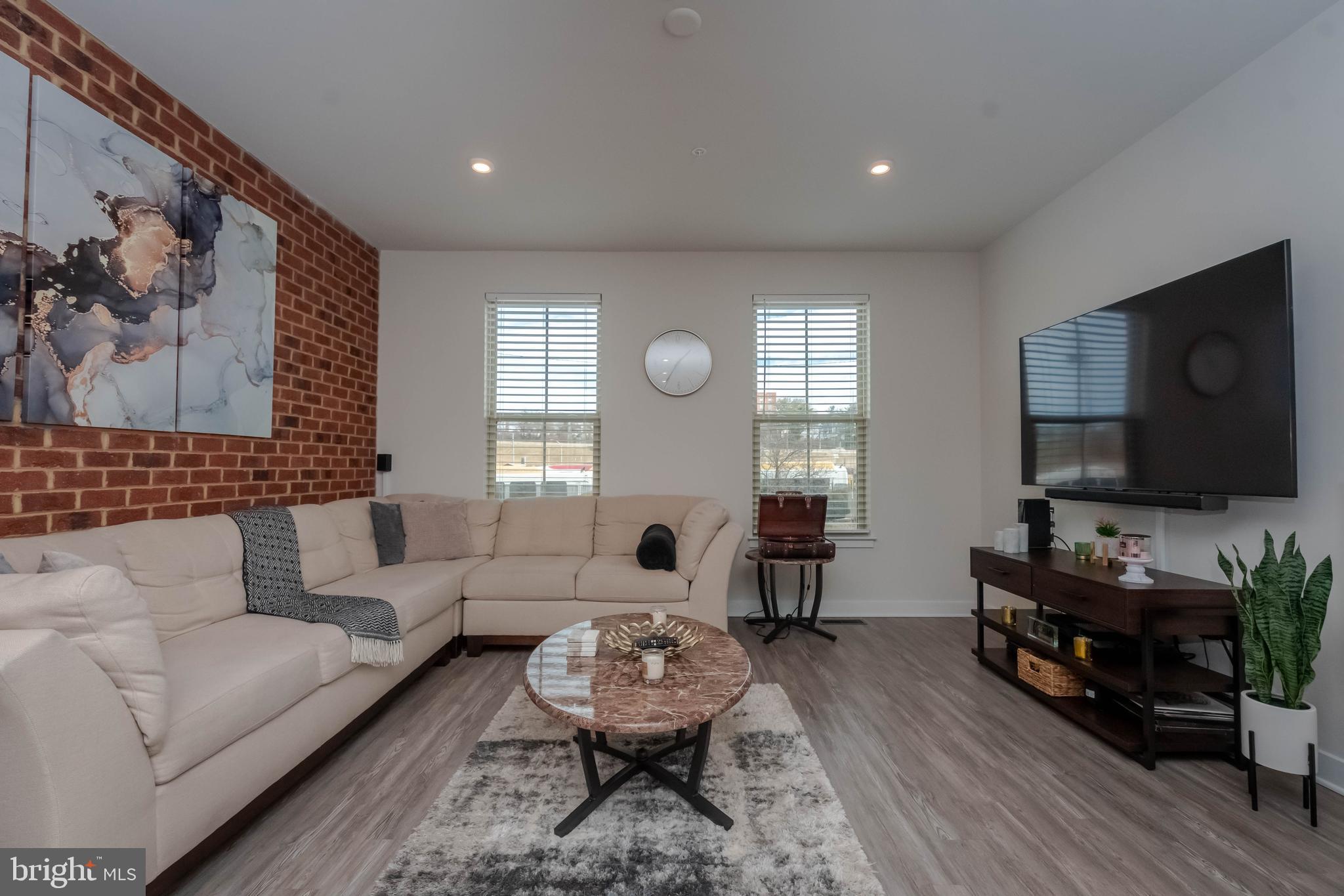 OLDHAM CROSSING - Residential Lease