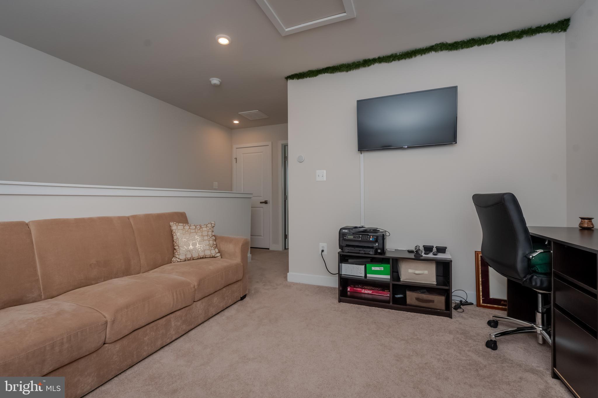 OLDHAM CROSSING - Residential Lease