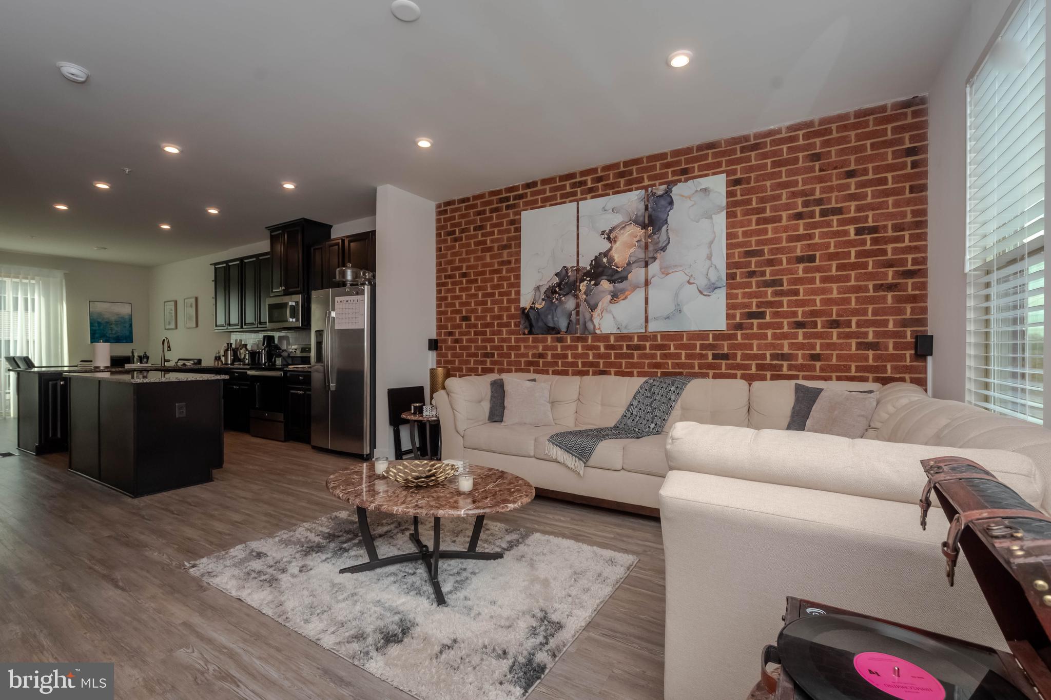 OLDHAM CROSSING - Residential Lease