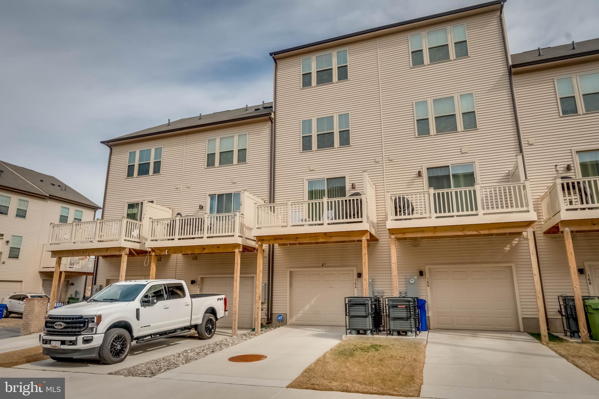 OLDHAM CROSSING - Residential Lease