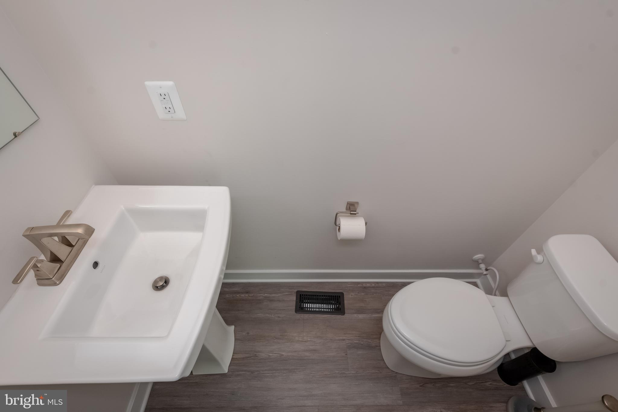 OLDHAM CROSSING - Residential Lease