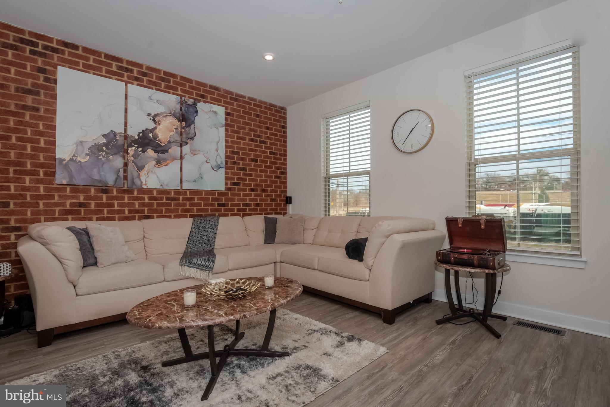 OLDHAM CROSSING - Residential Lease