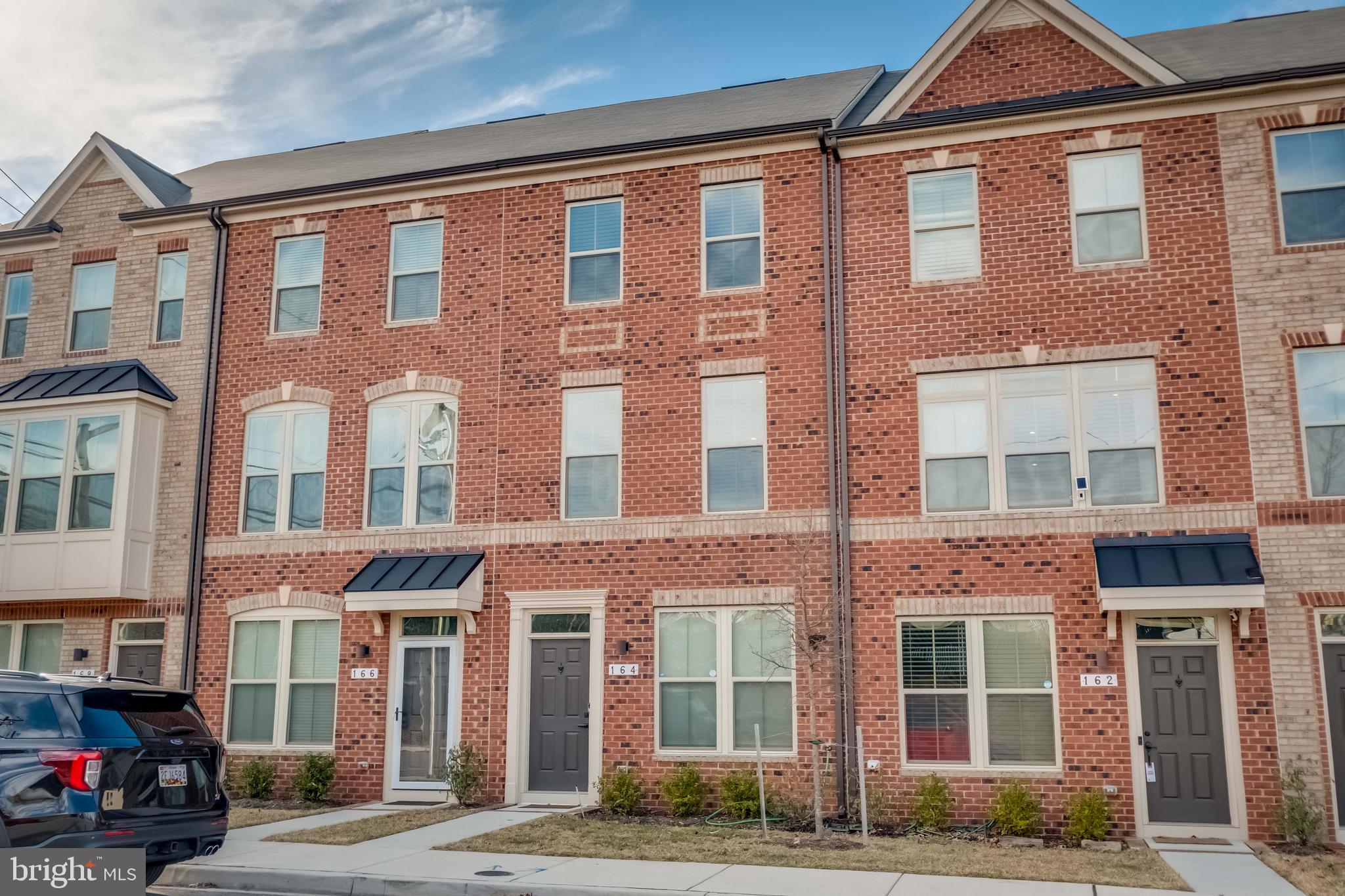 OLDHAM CROSSING - Residential Lease