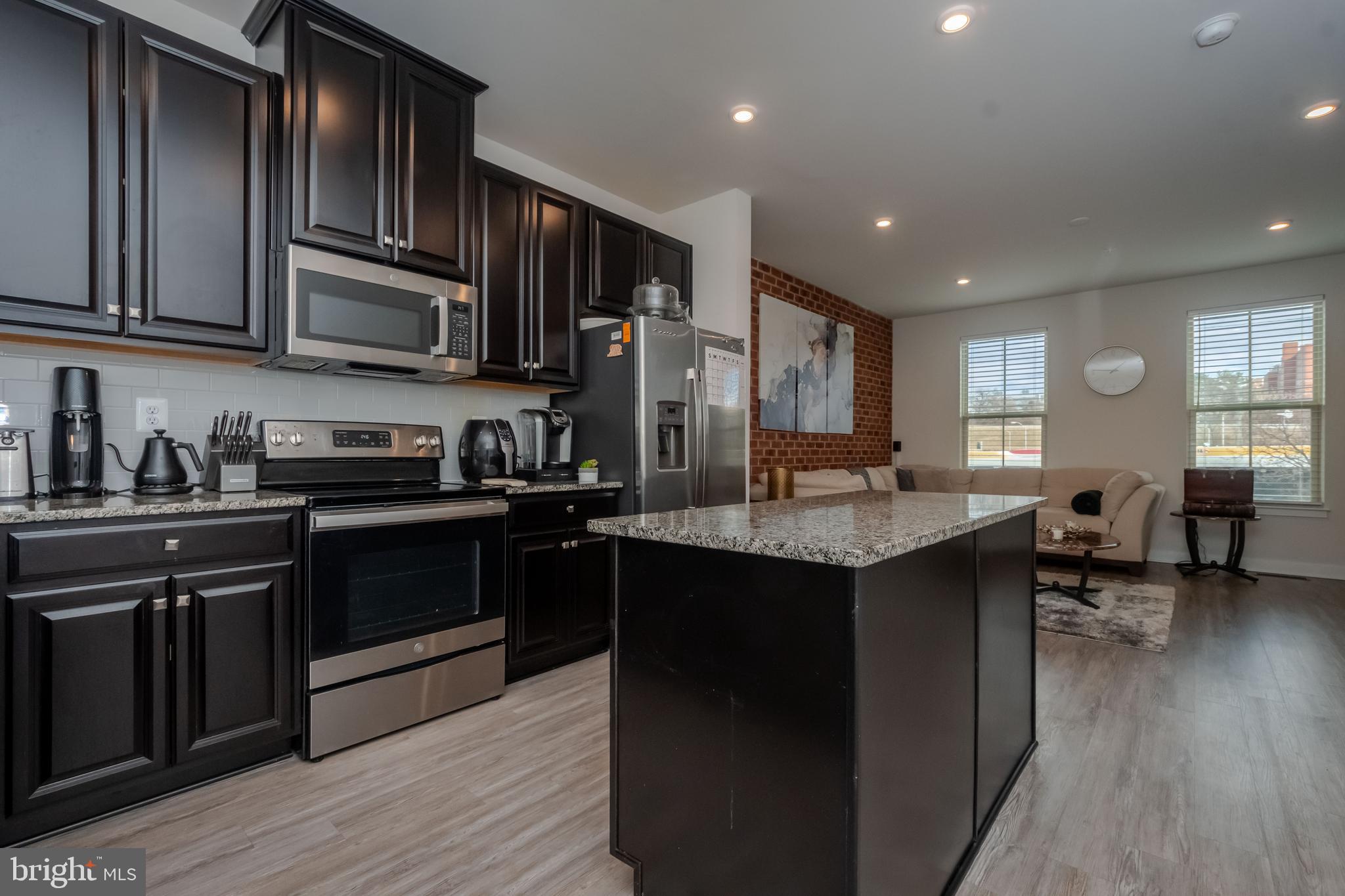 OLDHAM CROSSING - Residential Lease