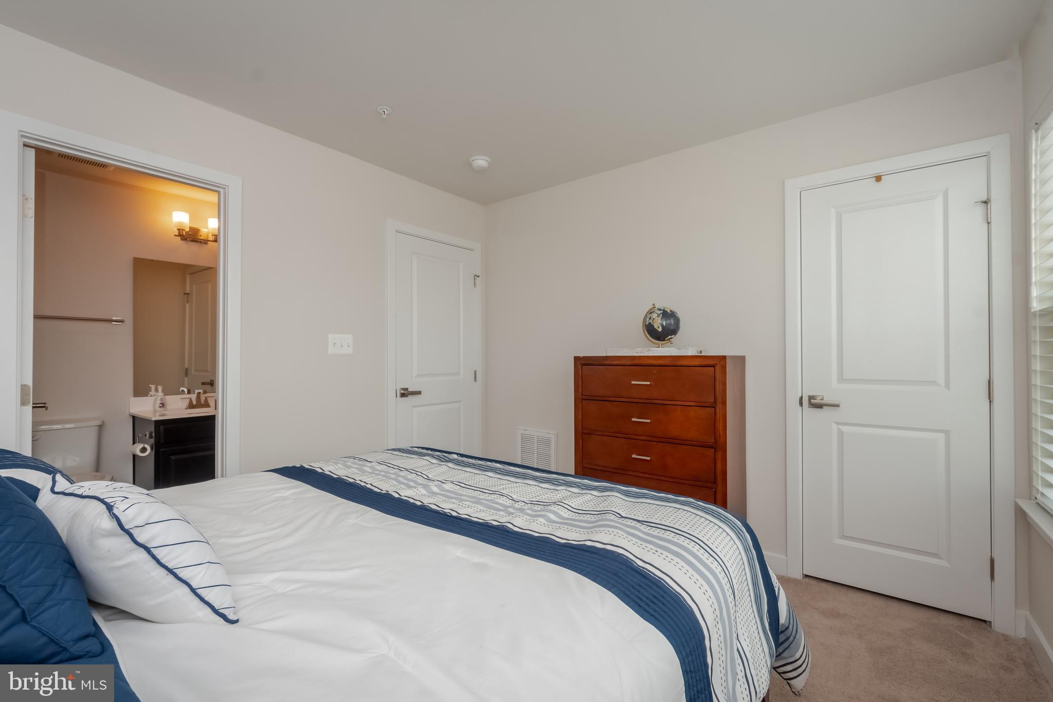 OLDHAM CROSSING - Residential Lease