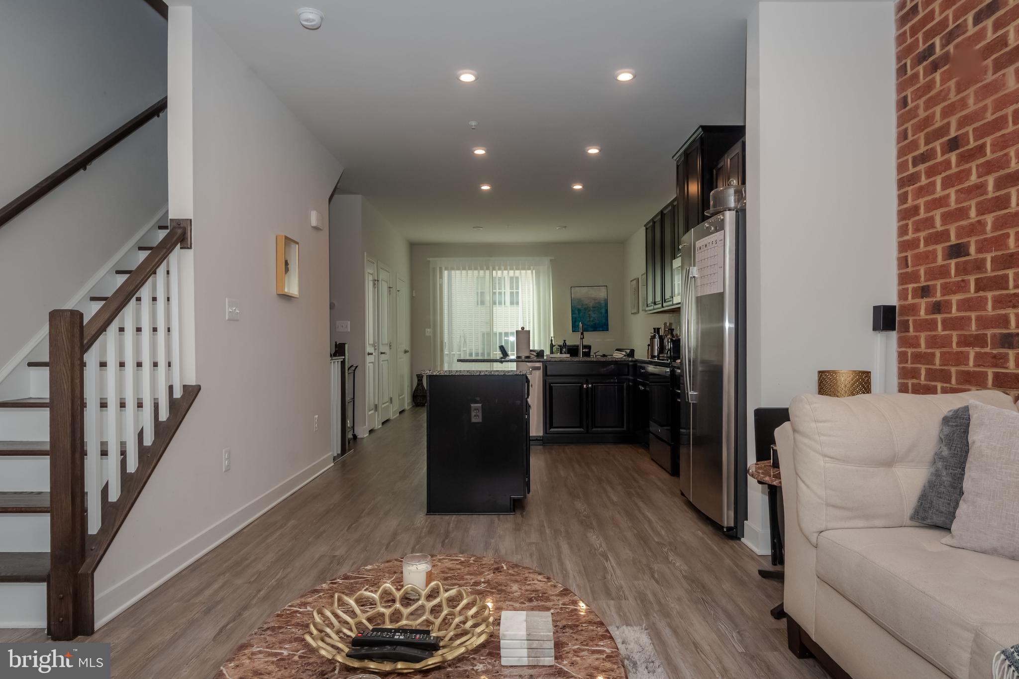 OLDHAM CROSSING - Residential Lease