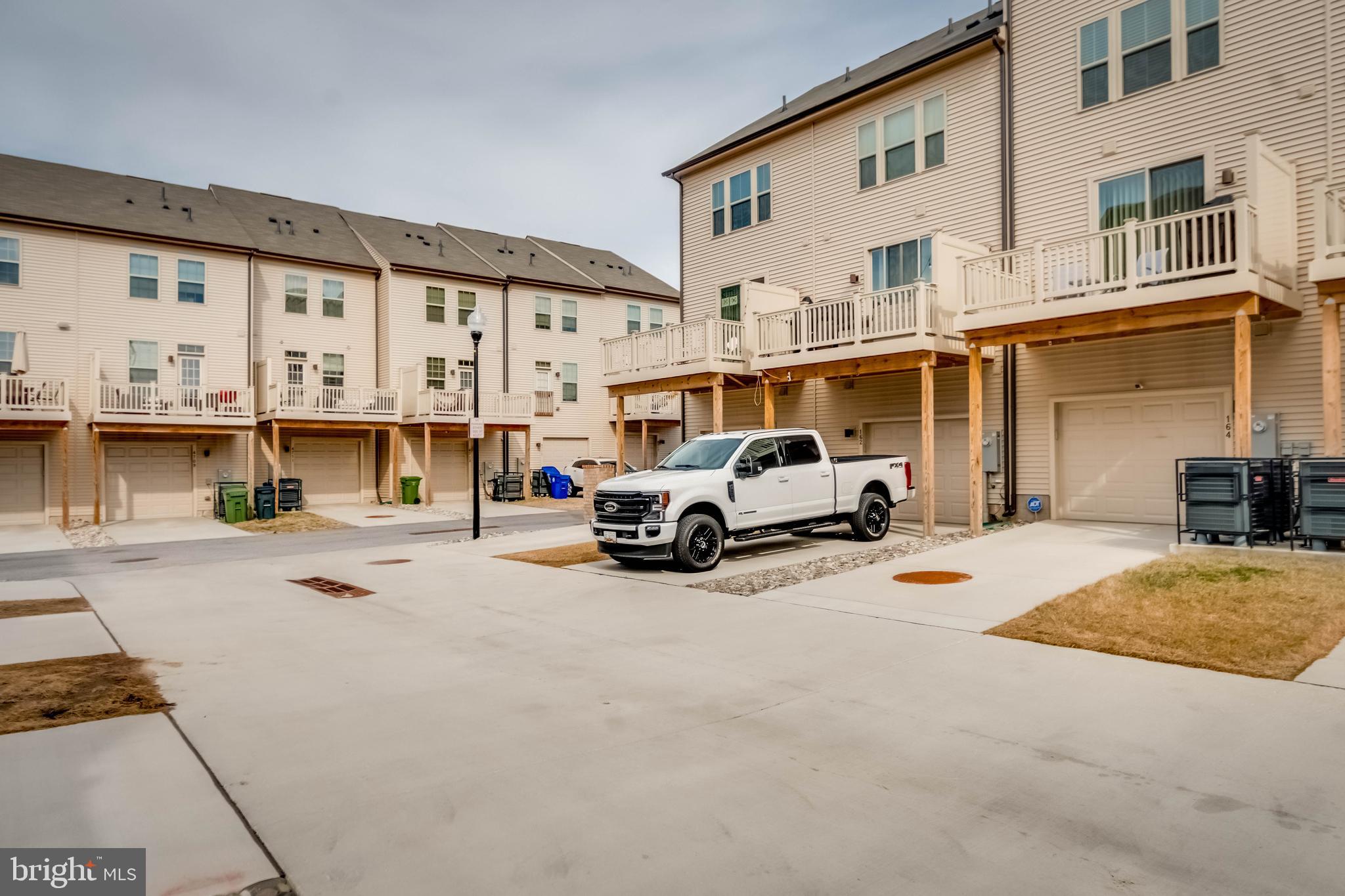 OLDHAM CROSSING - Residential Lease