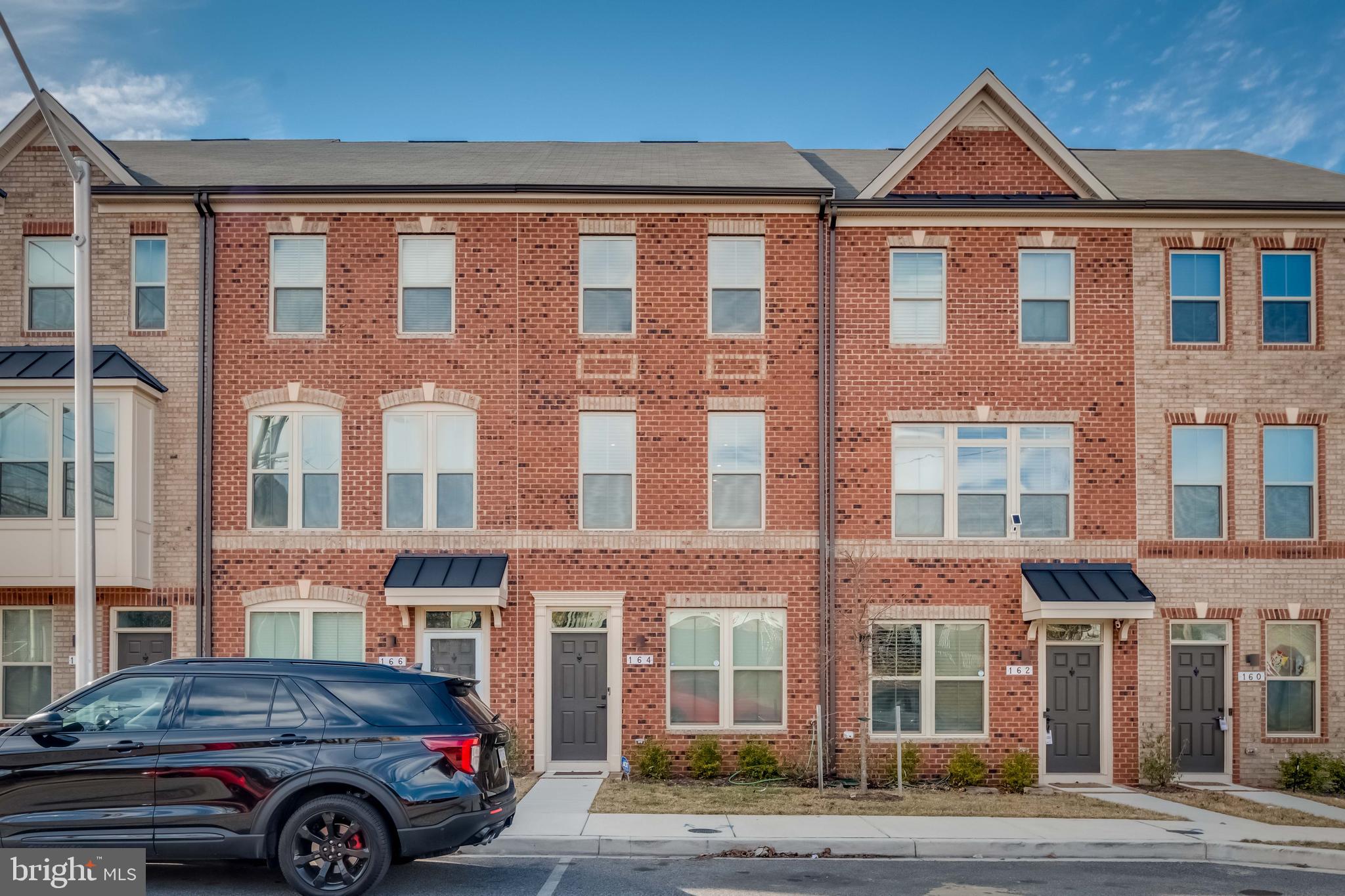 OLDHAM CROSSING - Residential Lease