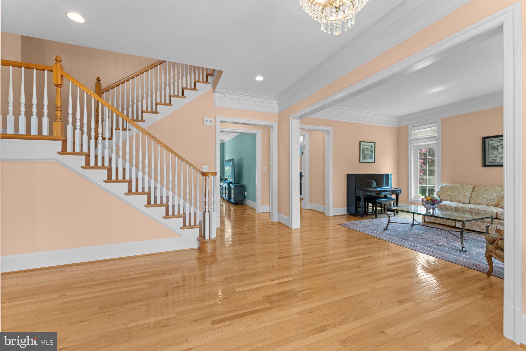 6114 ROSEMONT