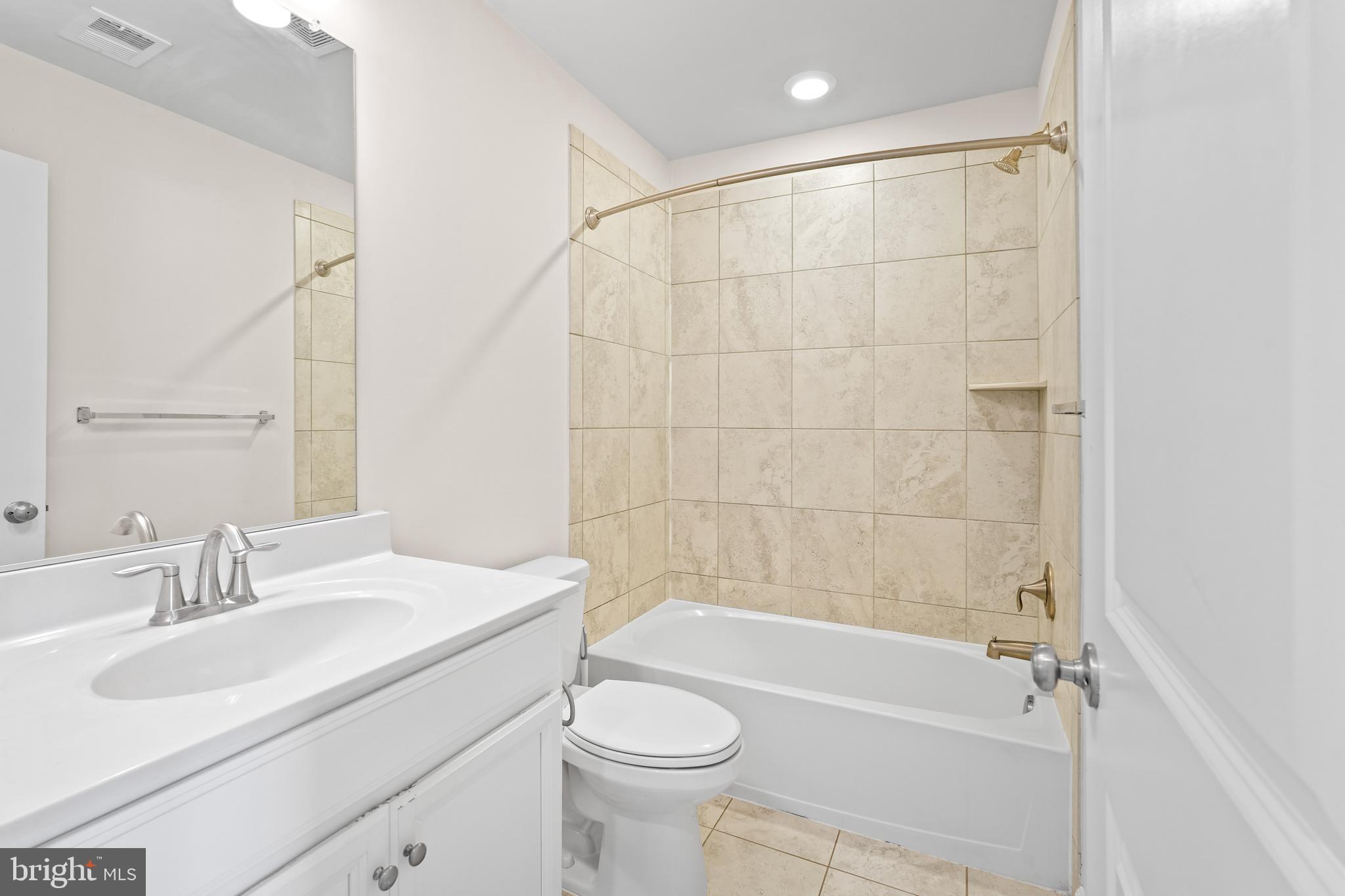 METROPOLITAN AT COLLEGE PARK - Residential