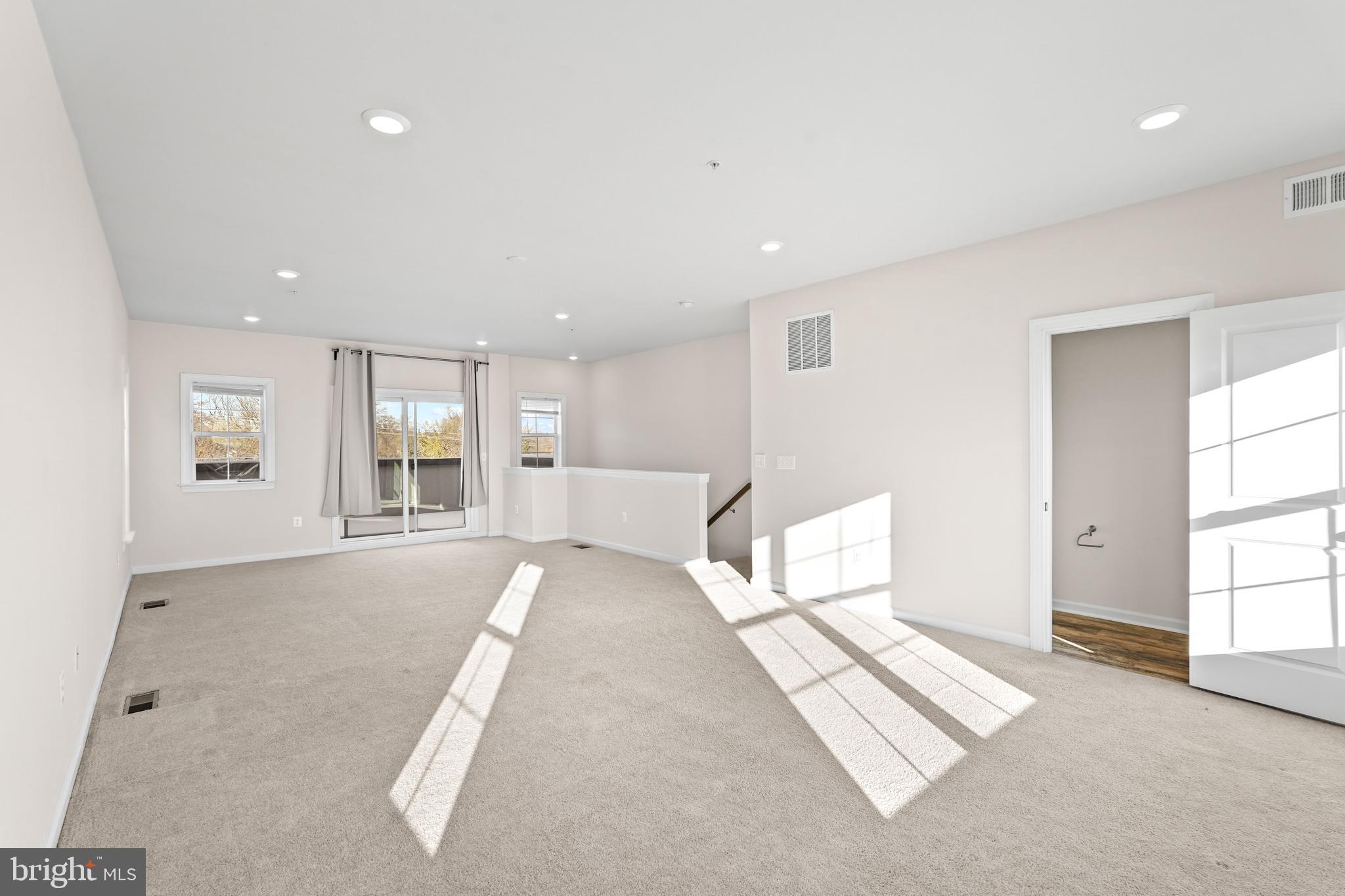 METROPOLITAN AT COLLEGE PARK - Residential