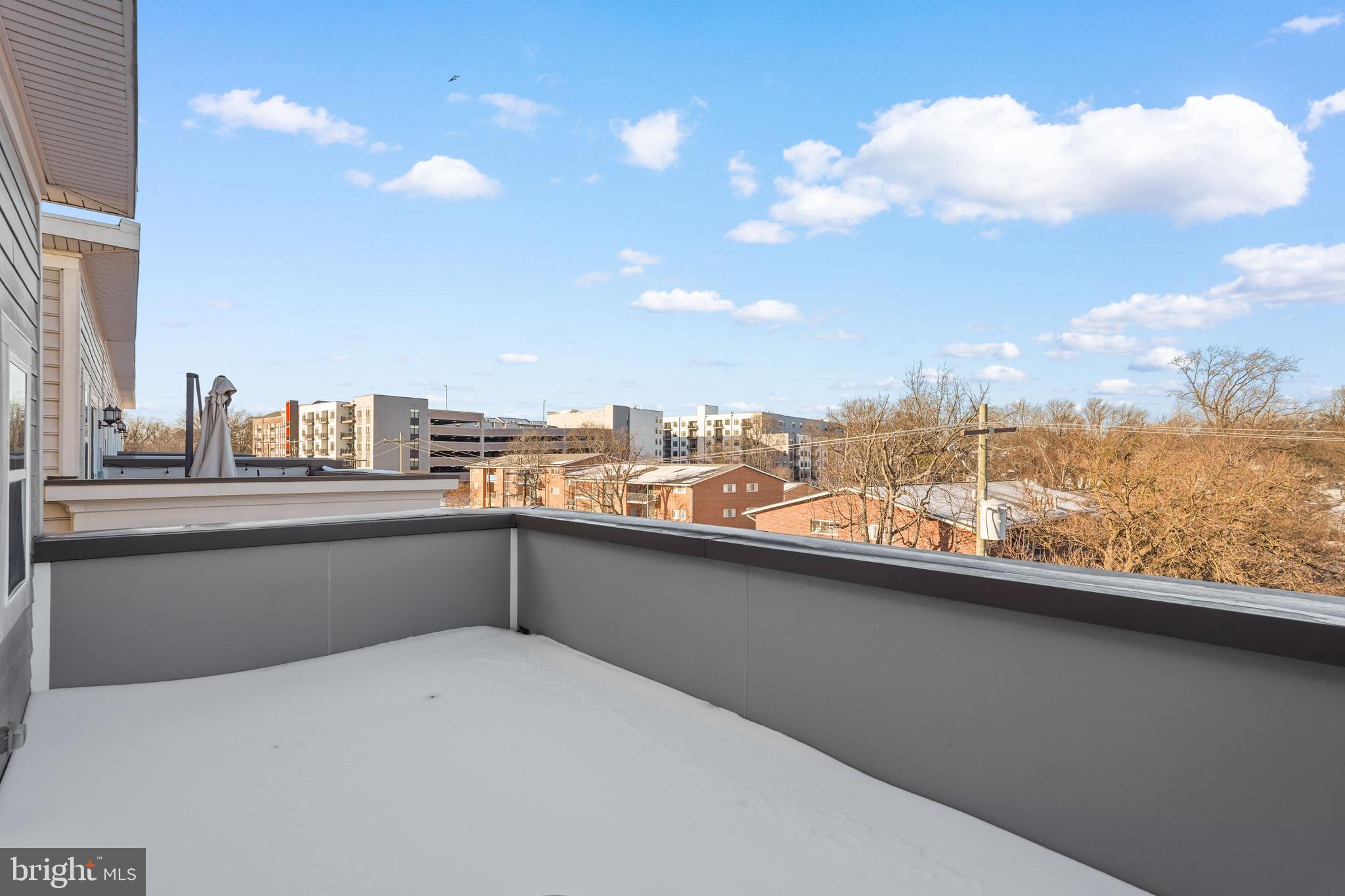 METROPOLITAN AT COLLEGE PARK - Residential