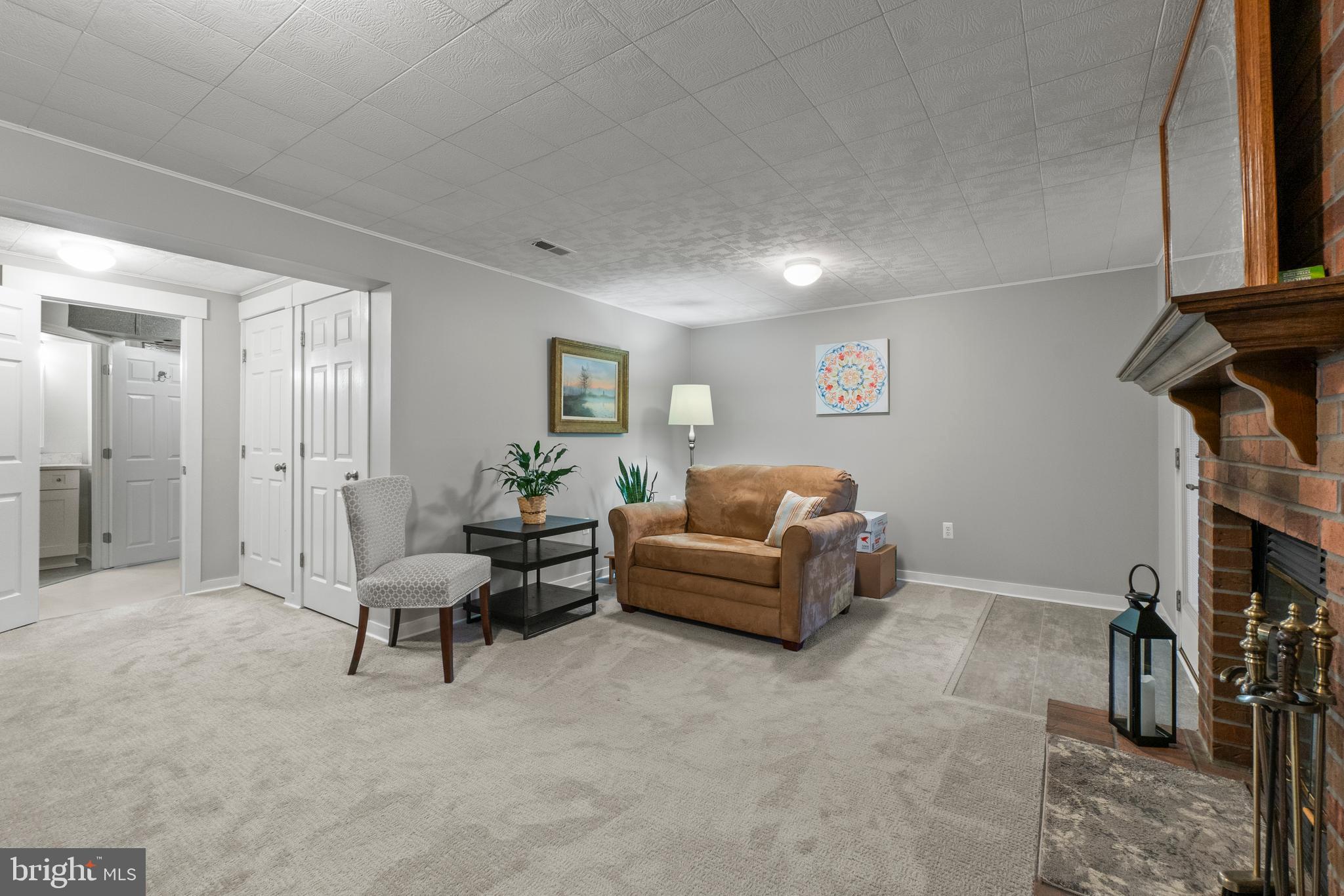 VILLAGE OF THOMAS RUN - Residential