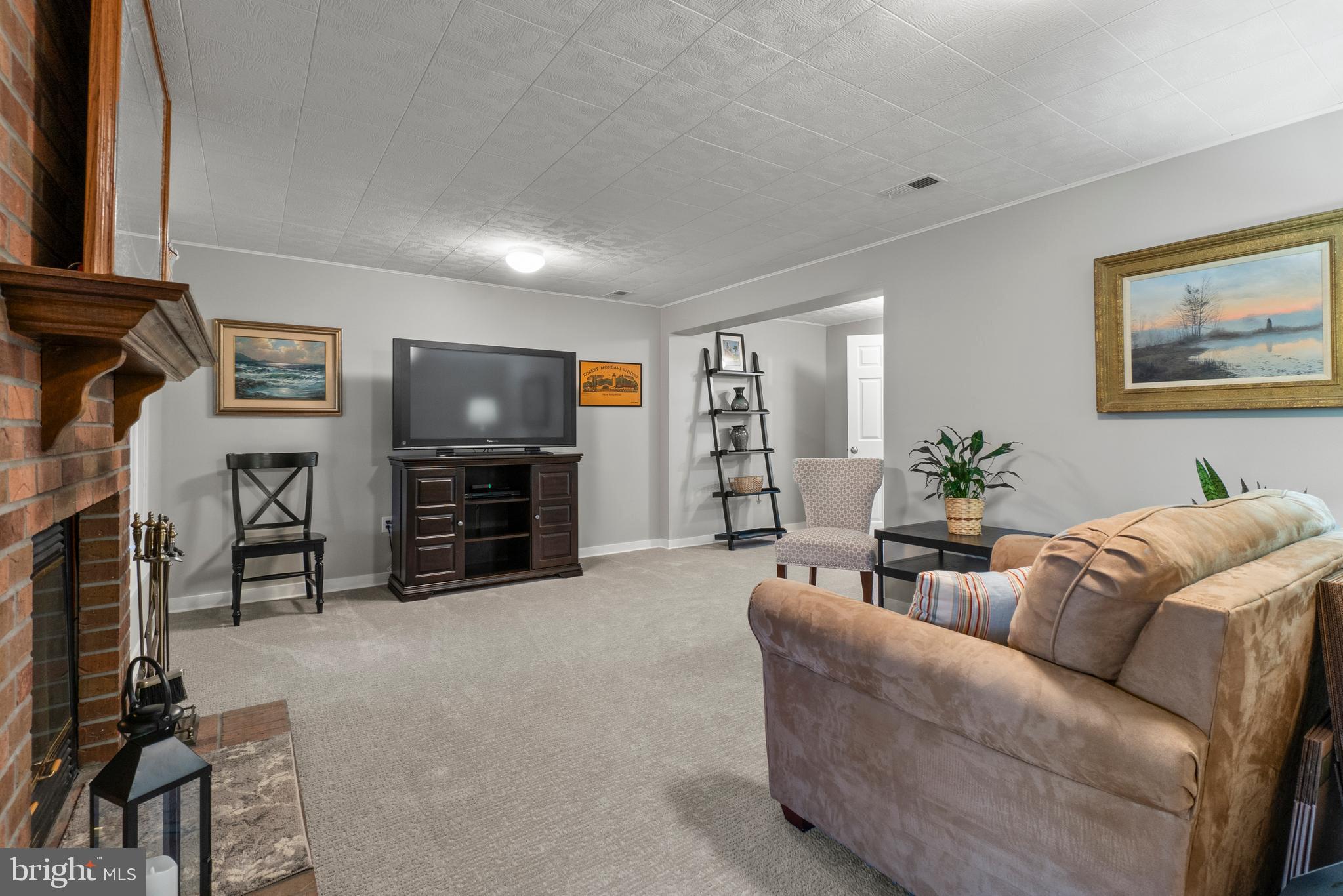 VILLAGE OF THOMAS RUN - Residential