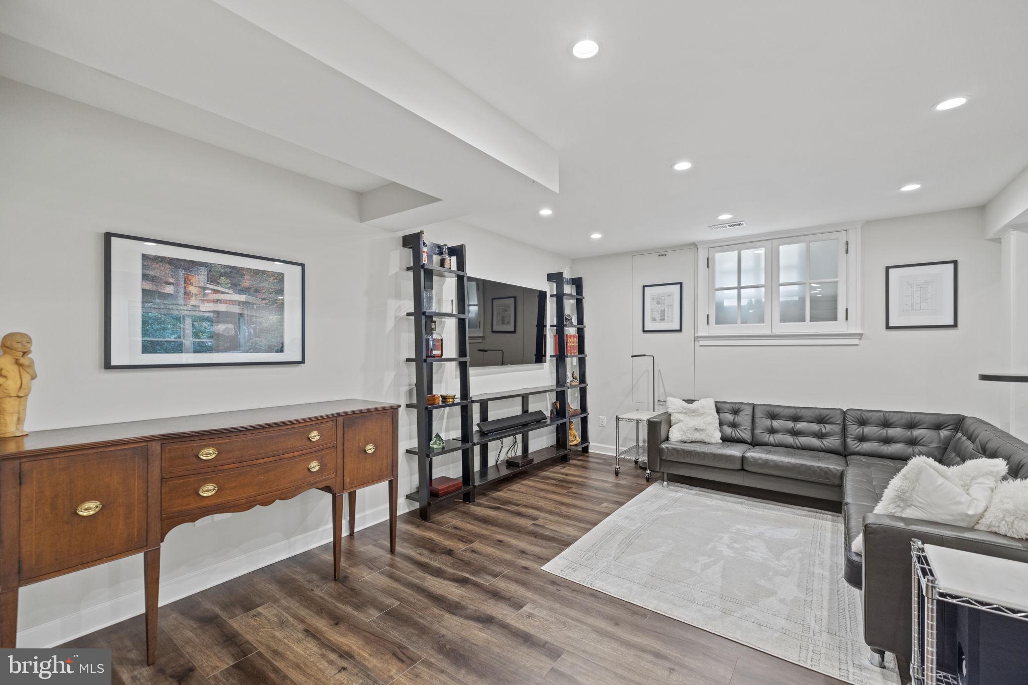 COLLEGE GARDENS - Residential