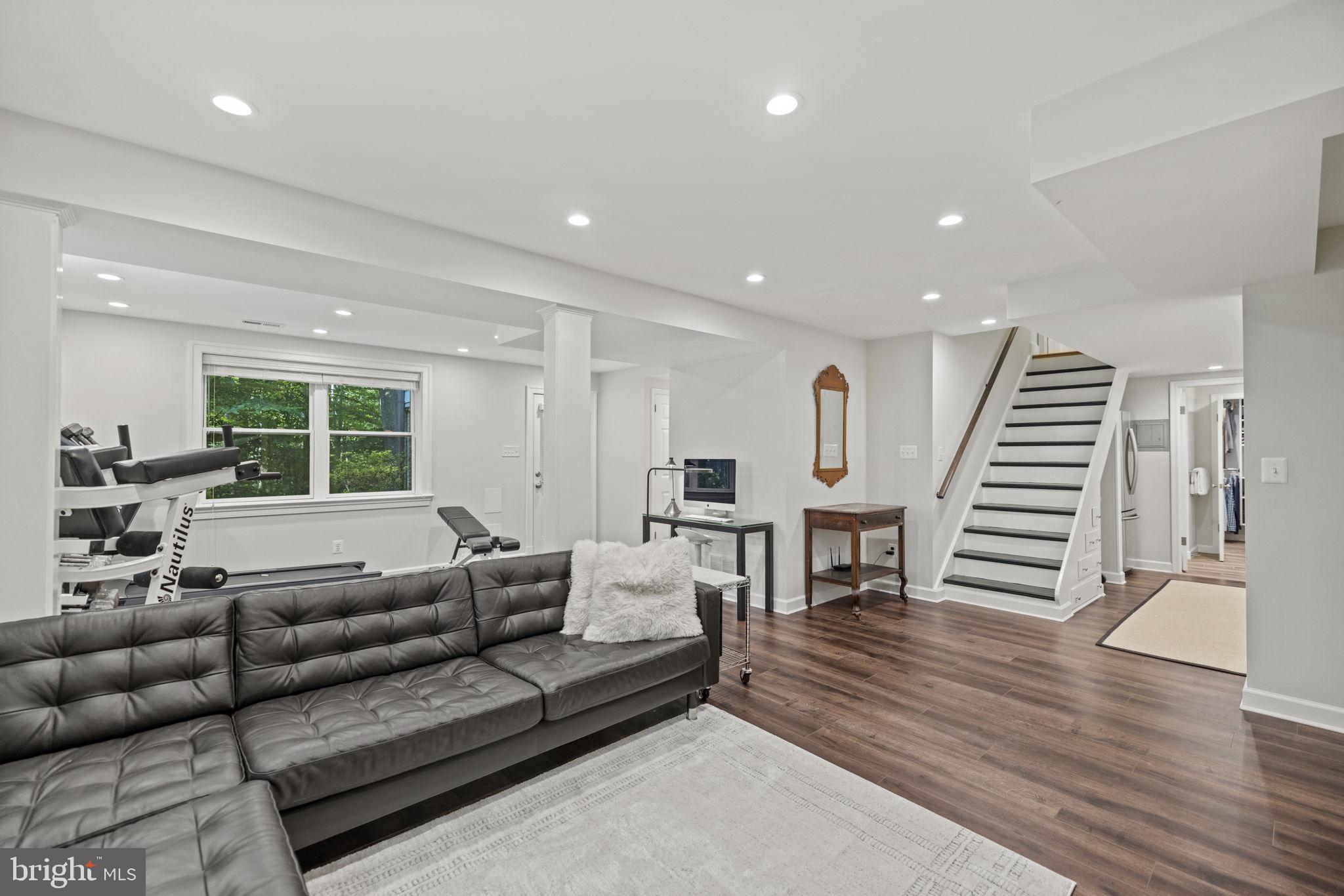 COLLEGE GARDENS - Residential