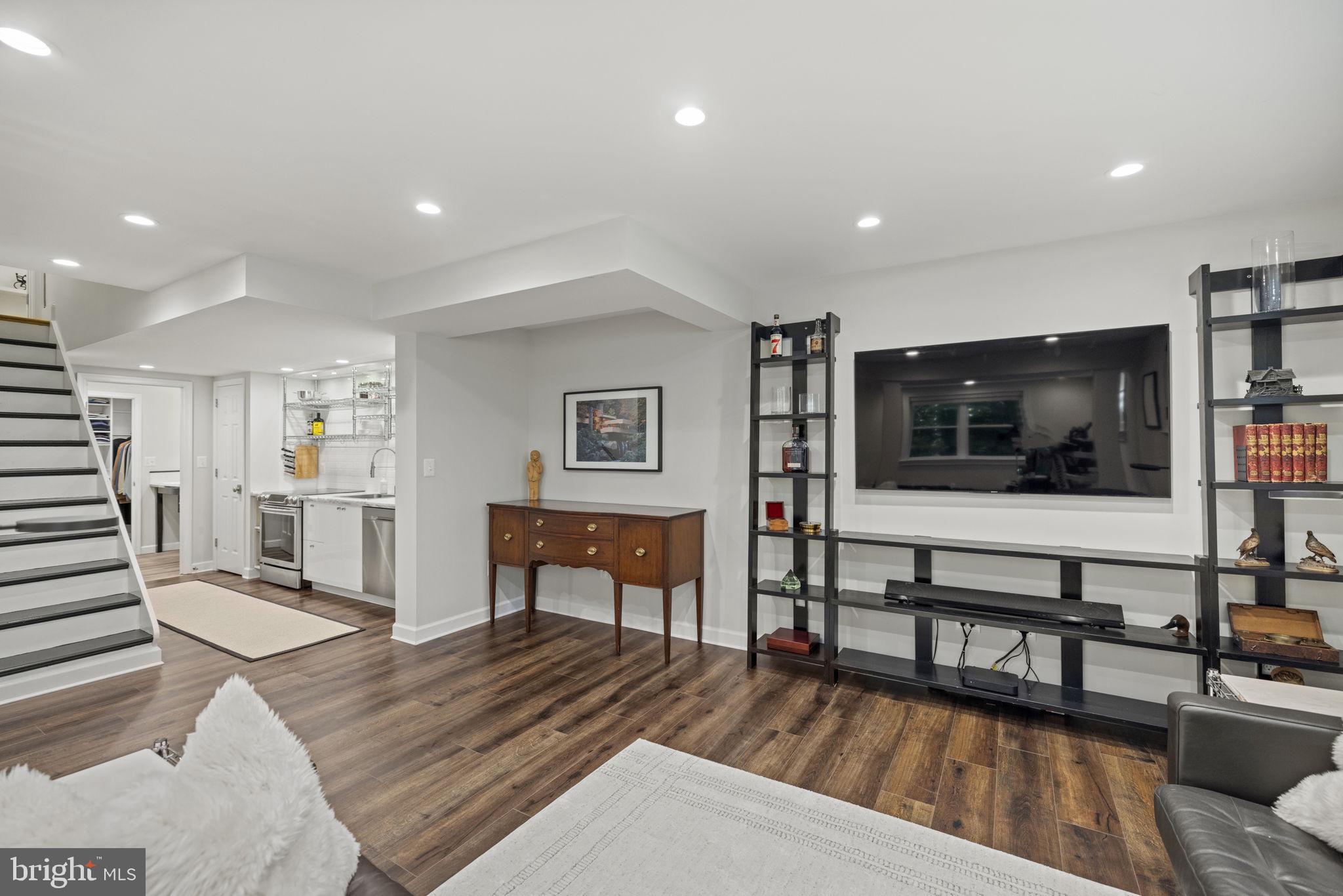 COLLEGE GARDENS - Residential