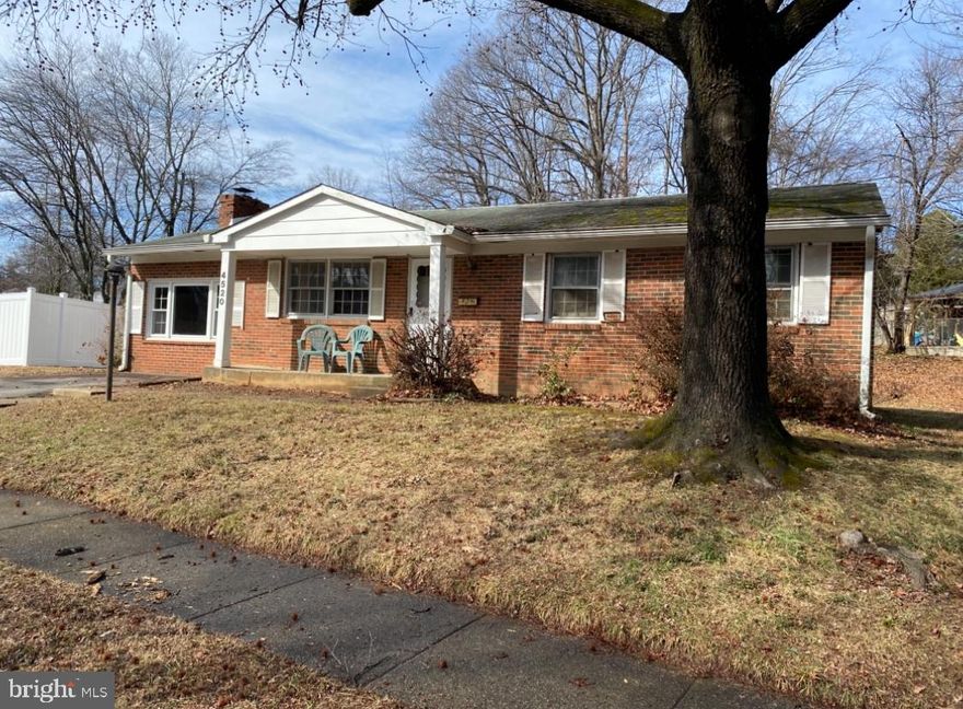 Great rehab opportunity in Dale City.   One level home in a great neighborhood.  Home is original, with a den addition where the carport used to be.  Huge kitchen opens to large, partially fenced in back yard.  *Agents, please see agent remarks for offer information.  This is an AS-IS sale.
