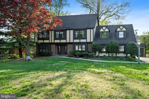 27 Magnolia Lane, Toms River, NJ MLS: NJOC2038078